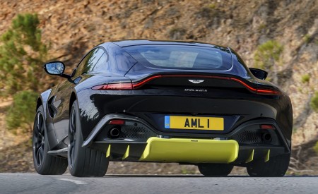 2019 Aston Martin Vantage (Onyx Black) Rear Wallpapers 450x275 (40)