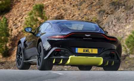 2019 Aston Martin Vantage (Onyx Black) Rear Wallpapers 450x275 (21)