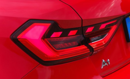 2019 Audi A1 Sportback 30 TFSI (UK-Spec) Tail Light Wallpapers 450x275 (46)