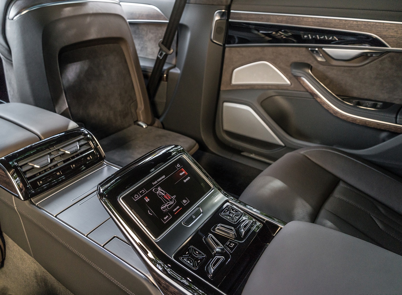 2019 Audi A8 (US-Spec) Interior Rear Seats Wallpapers #25 of 31