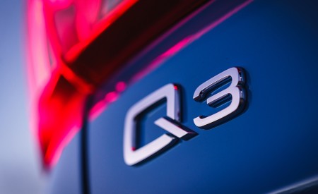 2019 Audi Q3 35 TFSI (UK-Spec) Badge Wallpapers 450x275 (83)