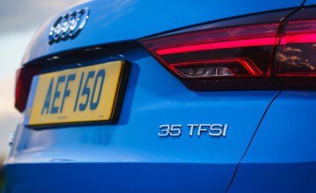 2019 Audi Q3 35 TFSI (UK-Spec) Detail Wallpapers 450x275 (82)