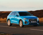 2019 Audi Q3 35 TFSI (UK-Spec) Front Three-Quarter Wallpapers 150x120 (17)