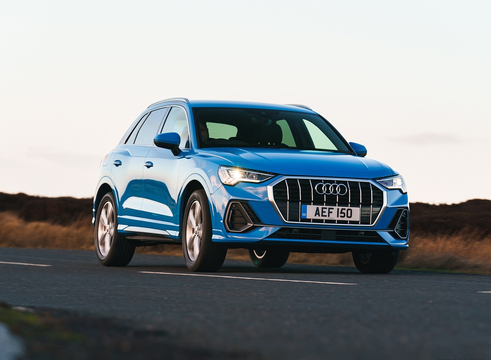 2019 Audi Q3 35 TFSI (UK-Spec) Front Three-Quarter Wallpapers (4)