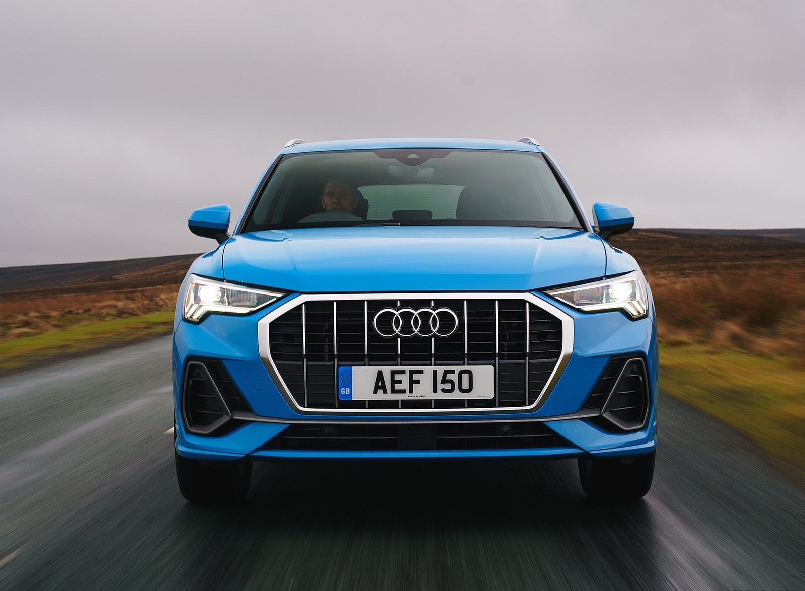 2019 Audi Q3 35 TFSI (UK-Spec) Front Wallpapers #41 of 102