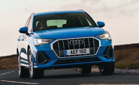 2019 Audi Q3 35 TFSI (UK-Spec) Front Wallpapers 450x275 (64)