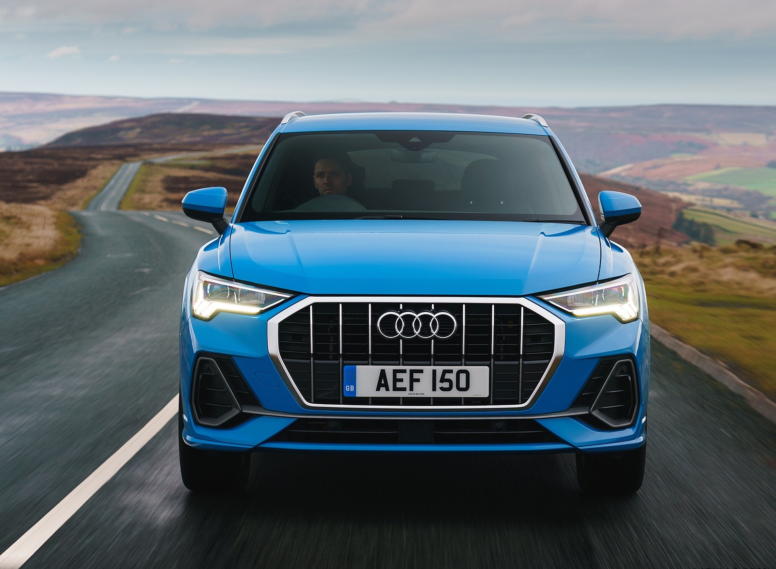 2019 Audi Q3 35 TFSI (UK-Spec) Front Wallpapers (2)