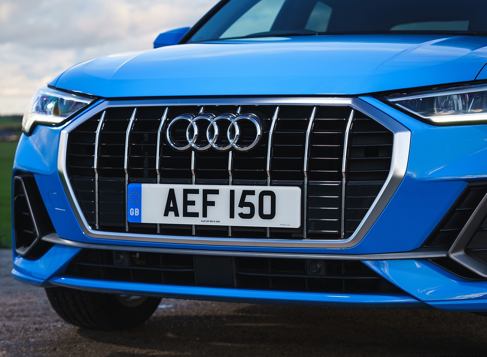 2019 Audi Q3 35 TFSI (UK-Spec) Grill Wallpapers #80 of 102