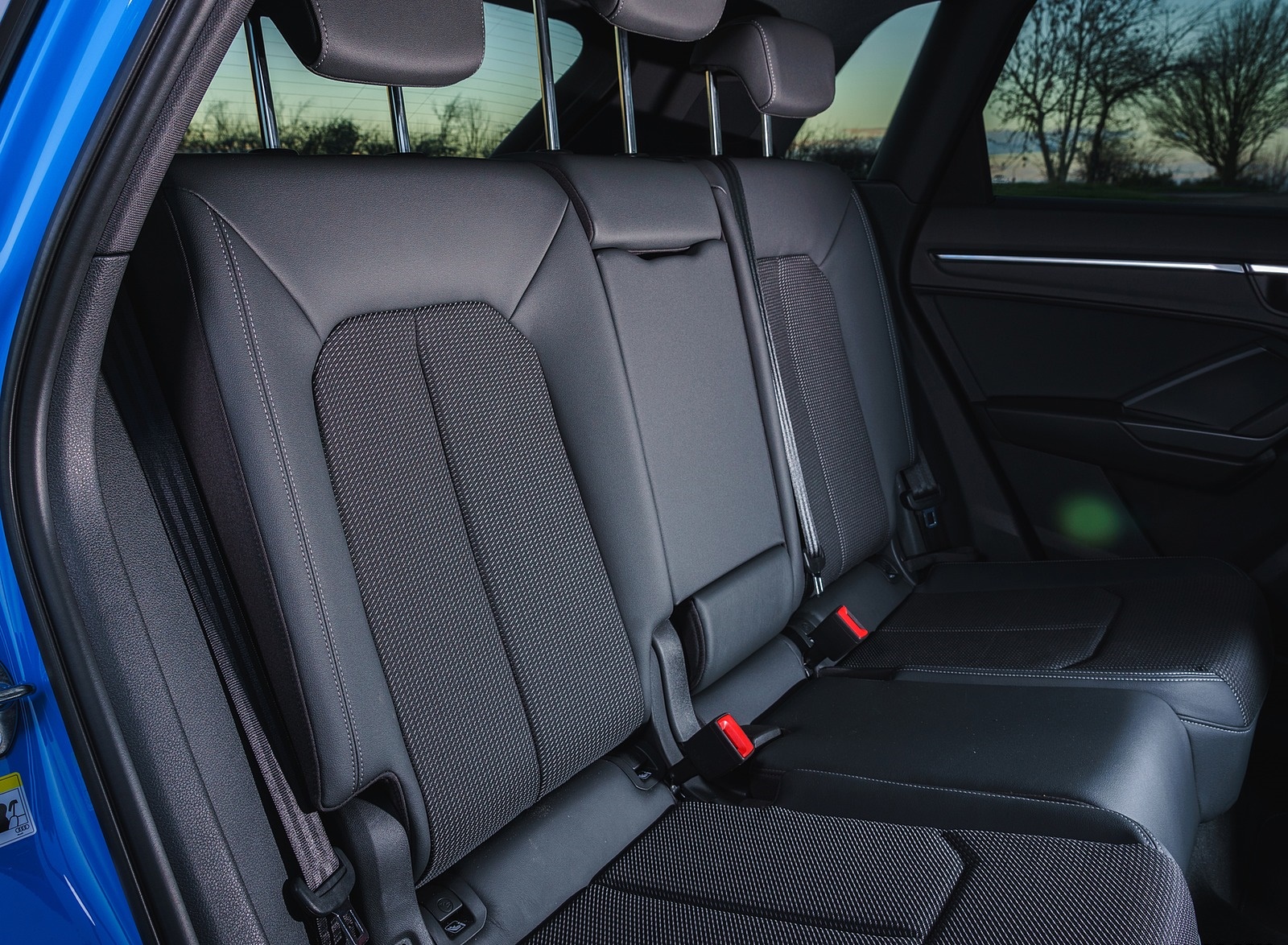 2019 Audi Q3 35 TFSI (UK-Spec) Interior Rear Seats Wallpapers #96 of 102