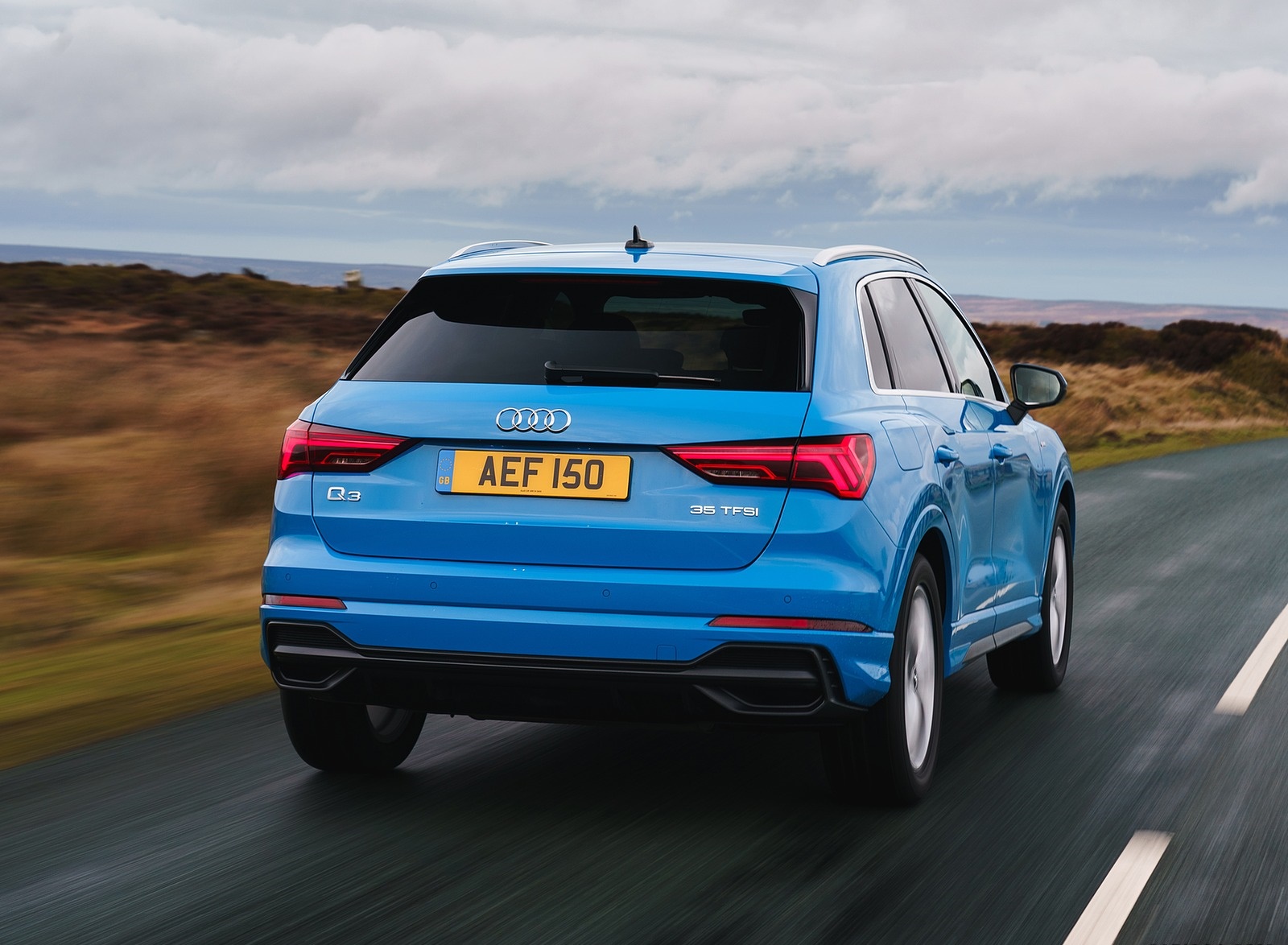 2019 Audi Q3 35 TFSI (UK-Spec) Rear Wallpapers #3 of 102