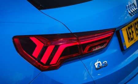 2019 Audi Q3 35 TFSI (UK-Spec) Tail Light Wallpapers 450x275 (75)