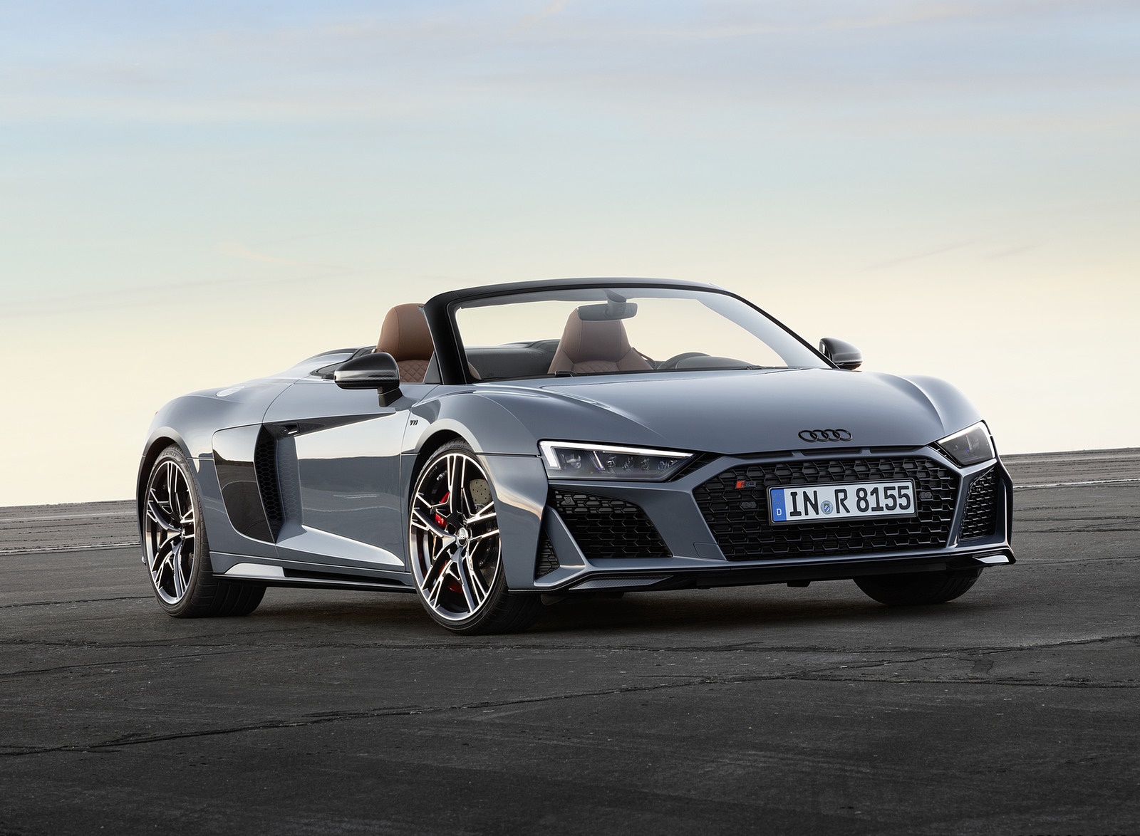 2019 Audi R8 Spyder (Color: Kemora Gray Metallic) Front Three-Quarter Wallpapers #35 of 59