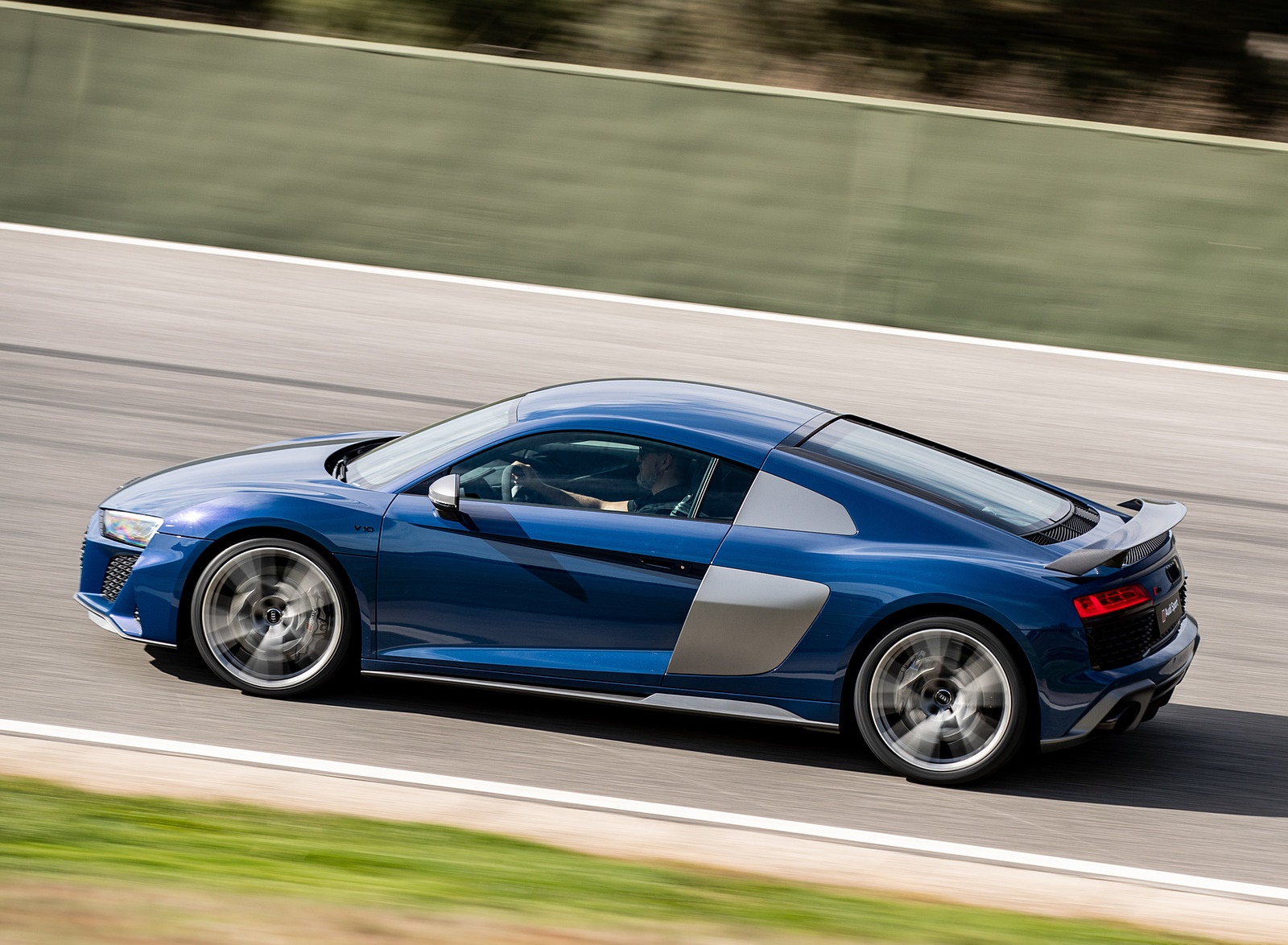 2019 Audi R8 V10 Coupe (Color: Ascari Blue Metallic) Side Wallpapers (7)