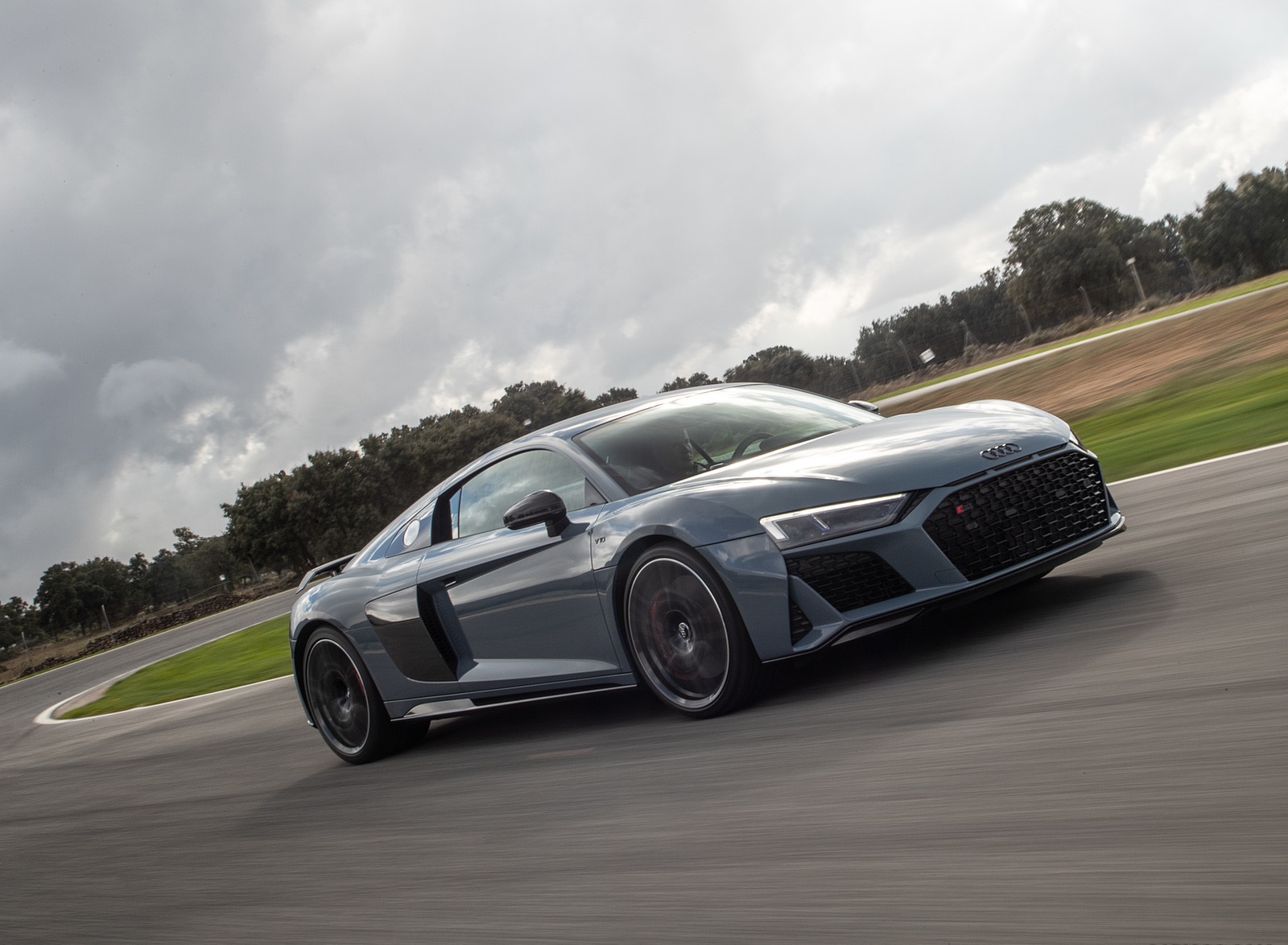 2019 Audi R8 V10 Coupe (Color: Kemora Gray Metallic) Front Three-Quarter Wallpapers #22 of 59