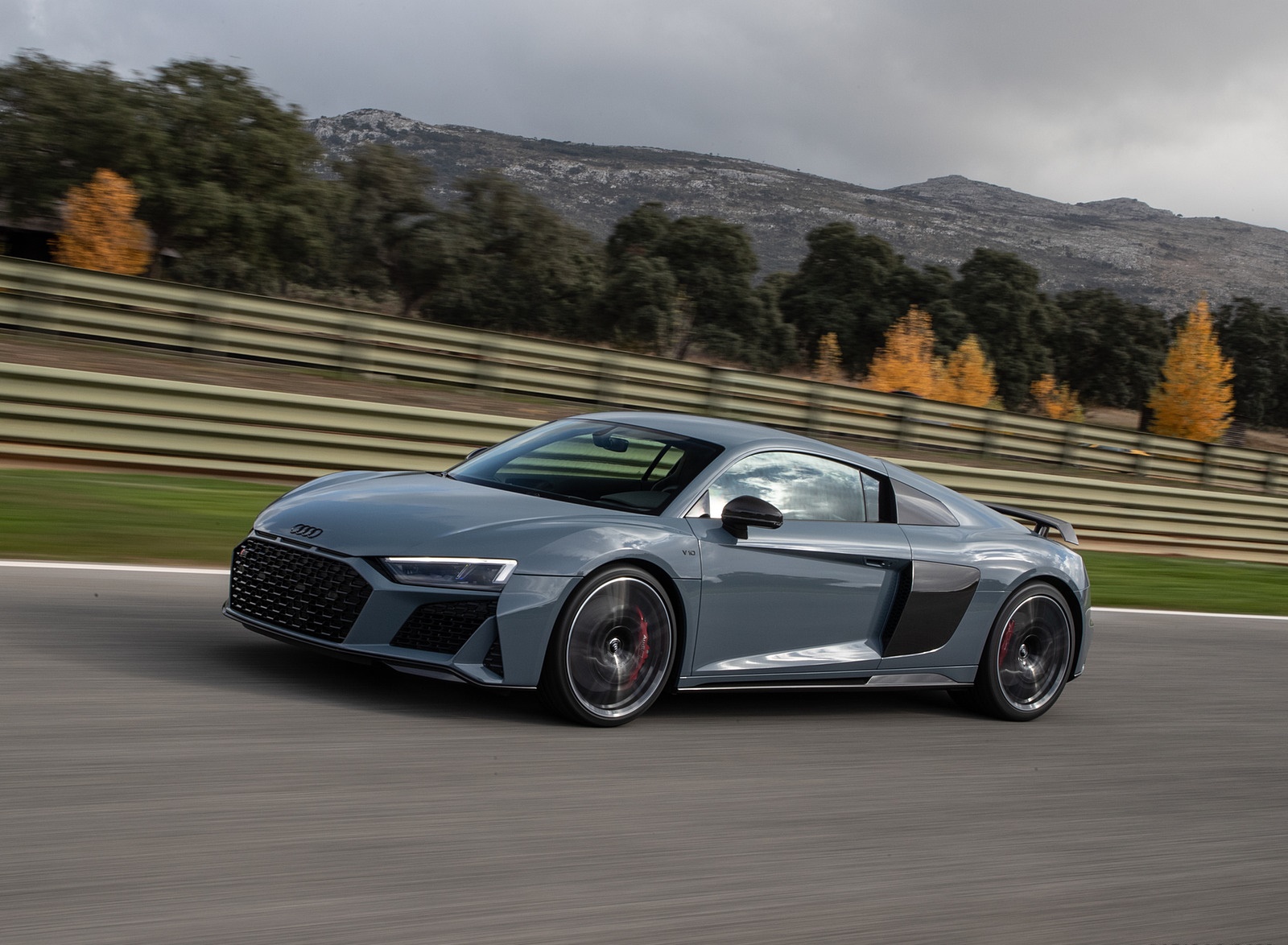 2019 Audi R8 V10 Coupe (Color: Kemora Gray Metallic) Front Three-Quarter Wallpapers #16 of 59