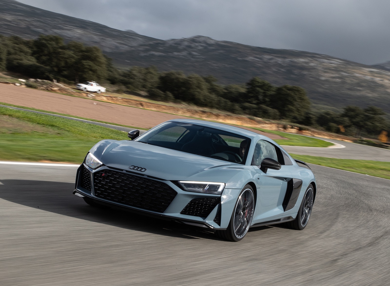 Ауди r8 v10 серый
