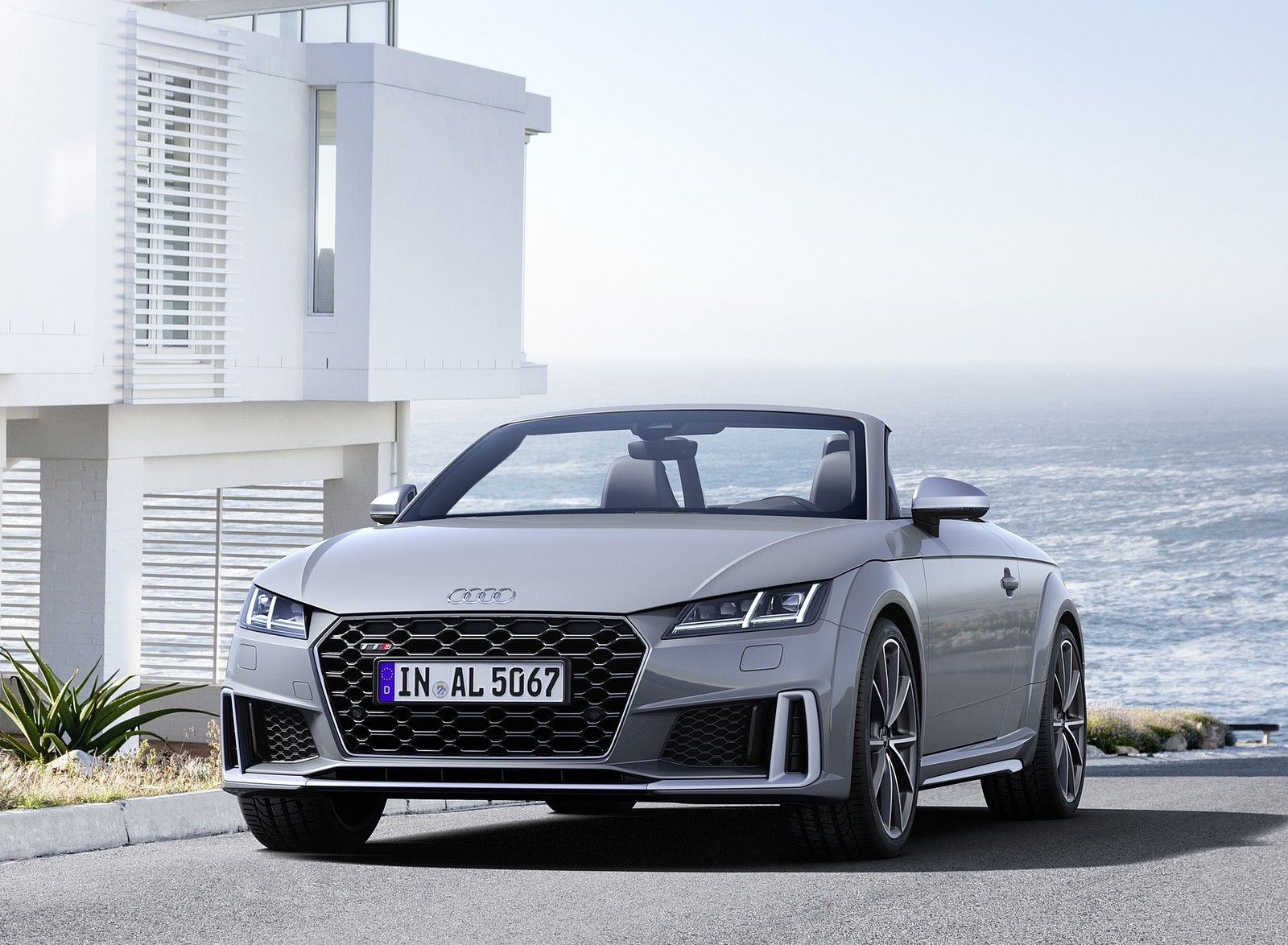 2019 Audi TTS Roadster (Color: Nardo Gray) Front Three-Quarter Wallpapers #34 of 40