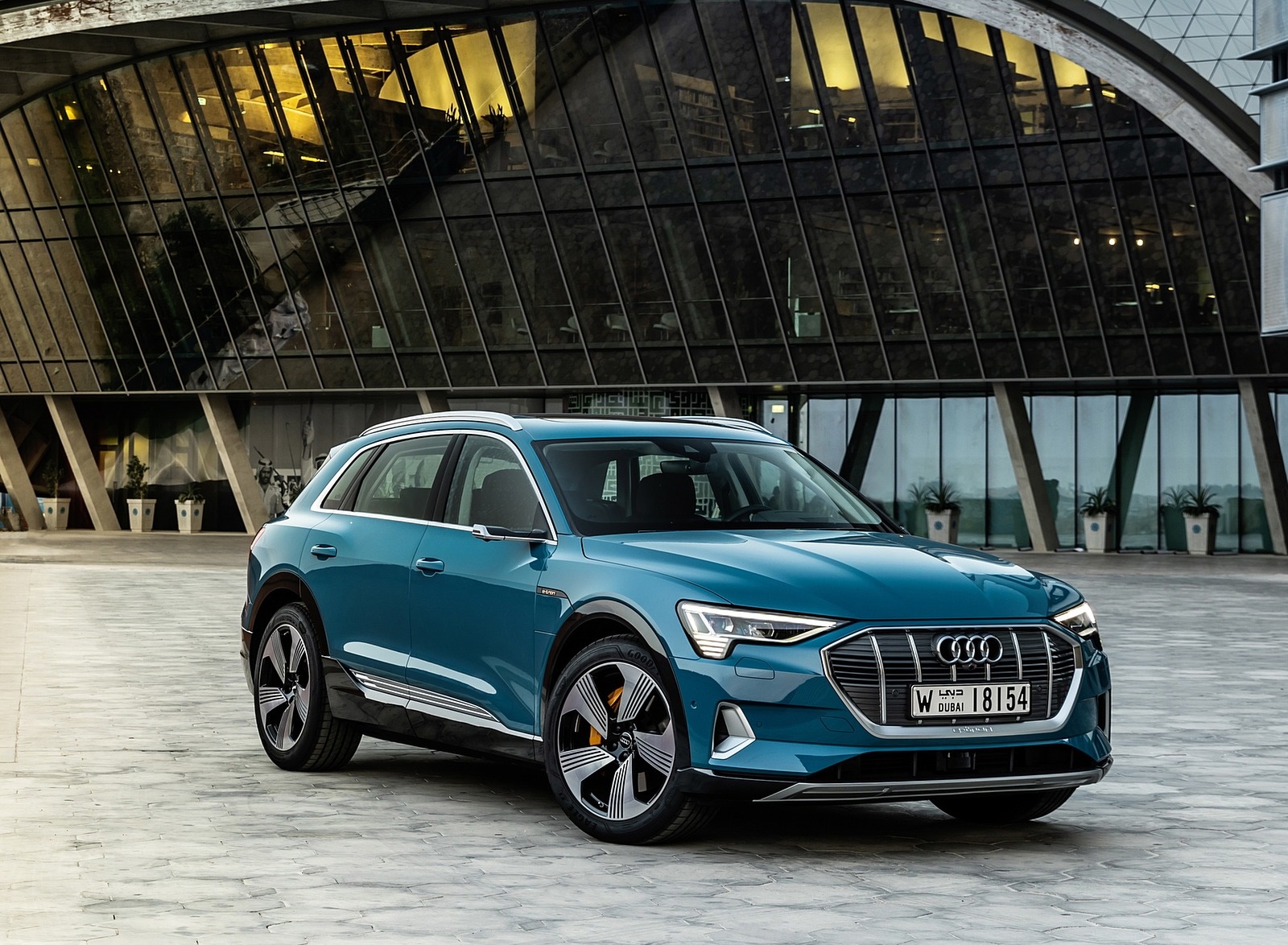 2019 Audi e-tron (Color: Antigua Blue) Front Three-Quarter Wallpapers #102 of 234