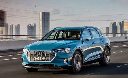 2019 Audi e-tron (Color: Antigua Blue) Front Three-Quarter Wallpapers 450x275 (97)