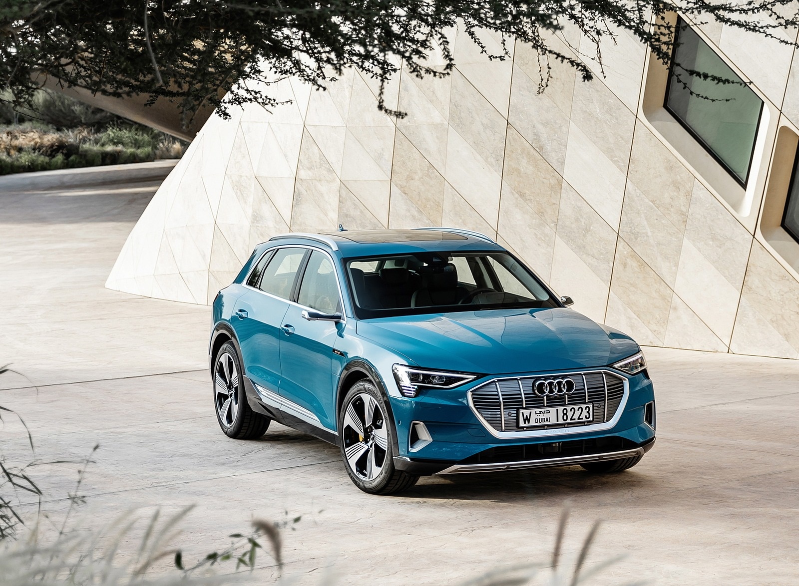 2019 Audi e-tron (Color: Antigua Blue) Front Wallpapers #99 of 234