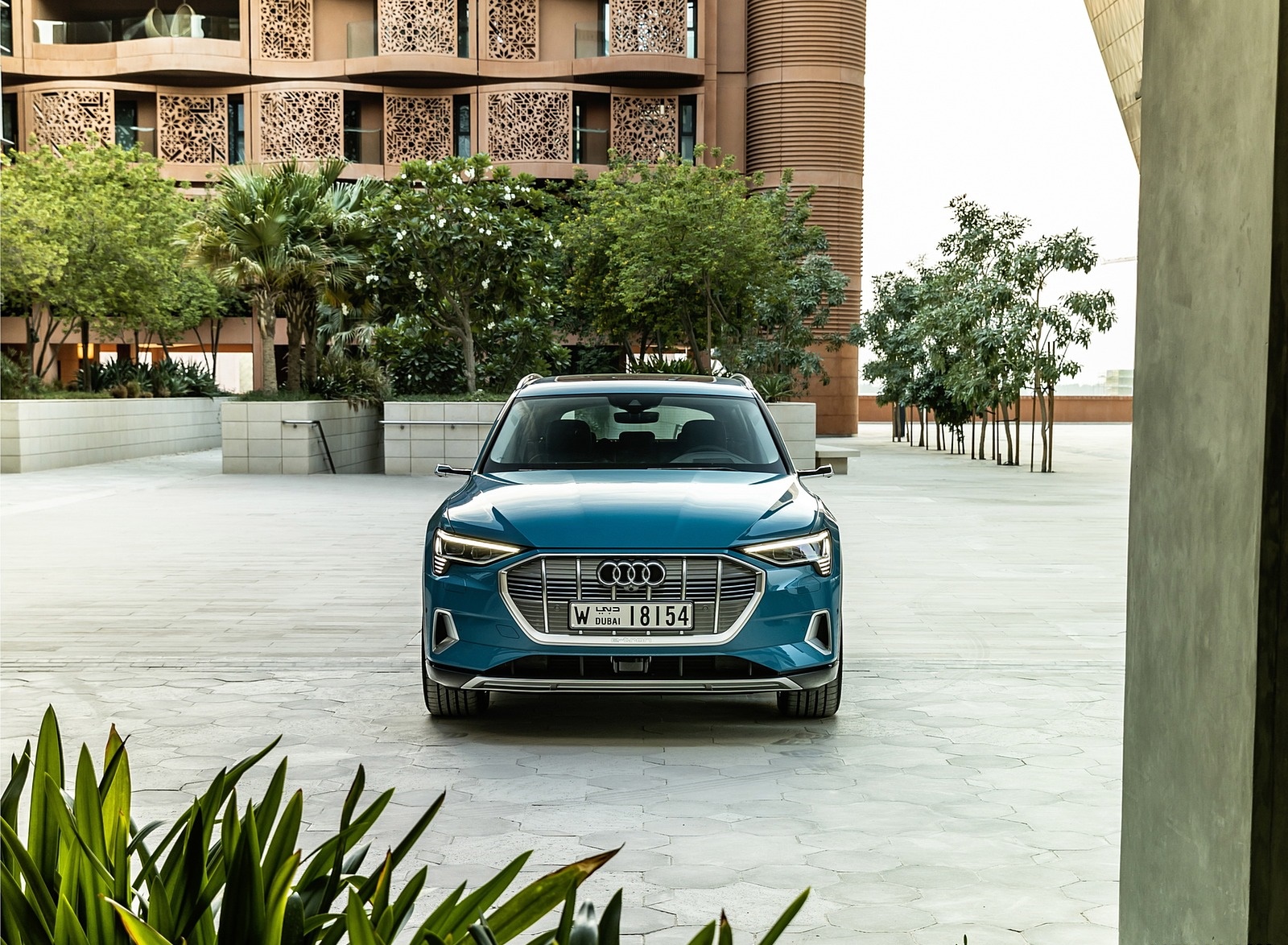 2019 Audi e-tron (Color: Antigua Blue) Front Wallpapers #107 of 234