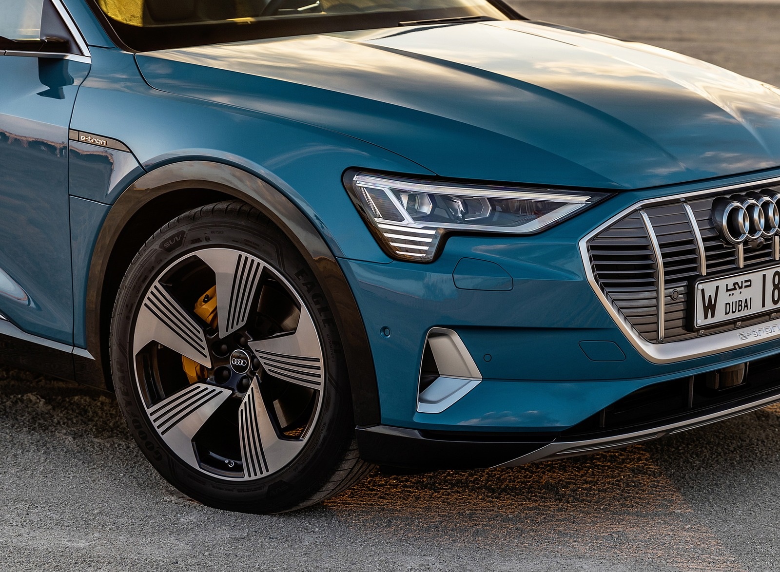 2019 Audi e-tron (Color: Antigua Blue) Headlight Wallpapers #114 of 234