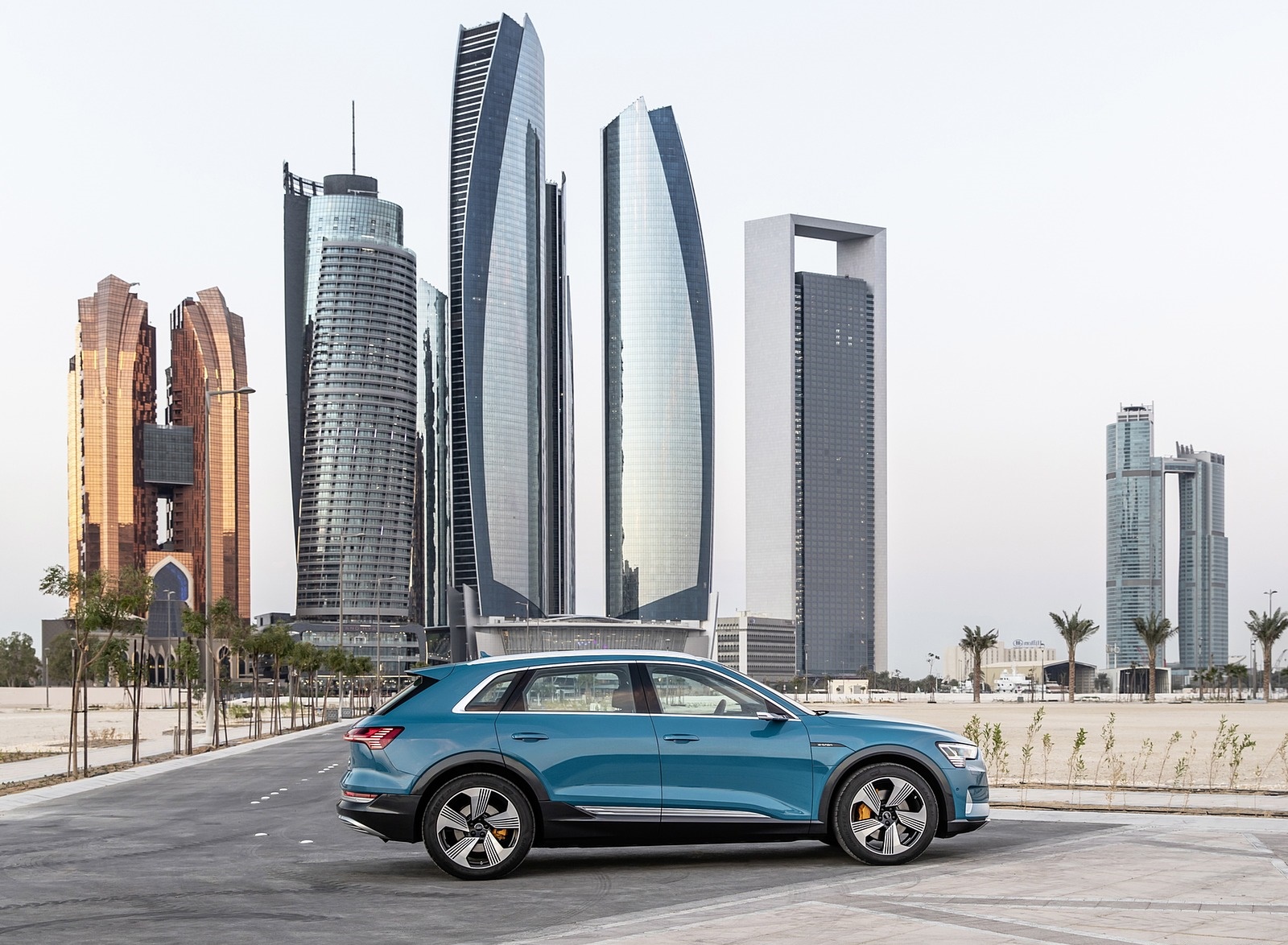 2019 Audi e-tron (Color: Antigua Blue) Side Wallpapers #101 of 234