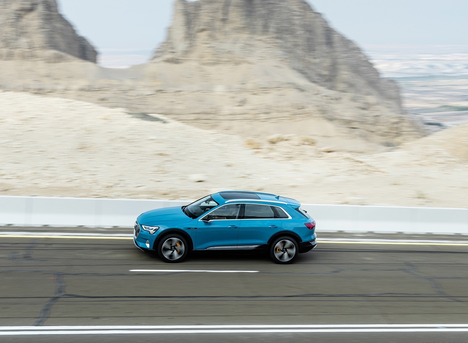 2019 Audi e-tron (Color: Antigua Blue) Side Wallpapers #75 of 234
