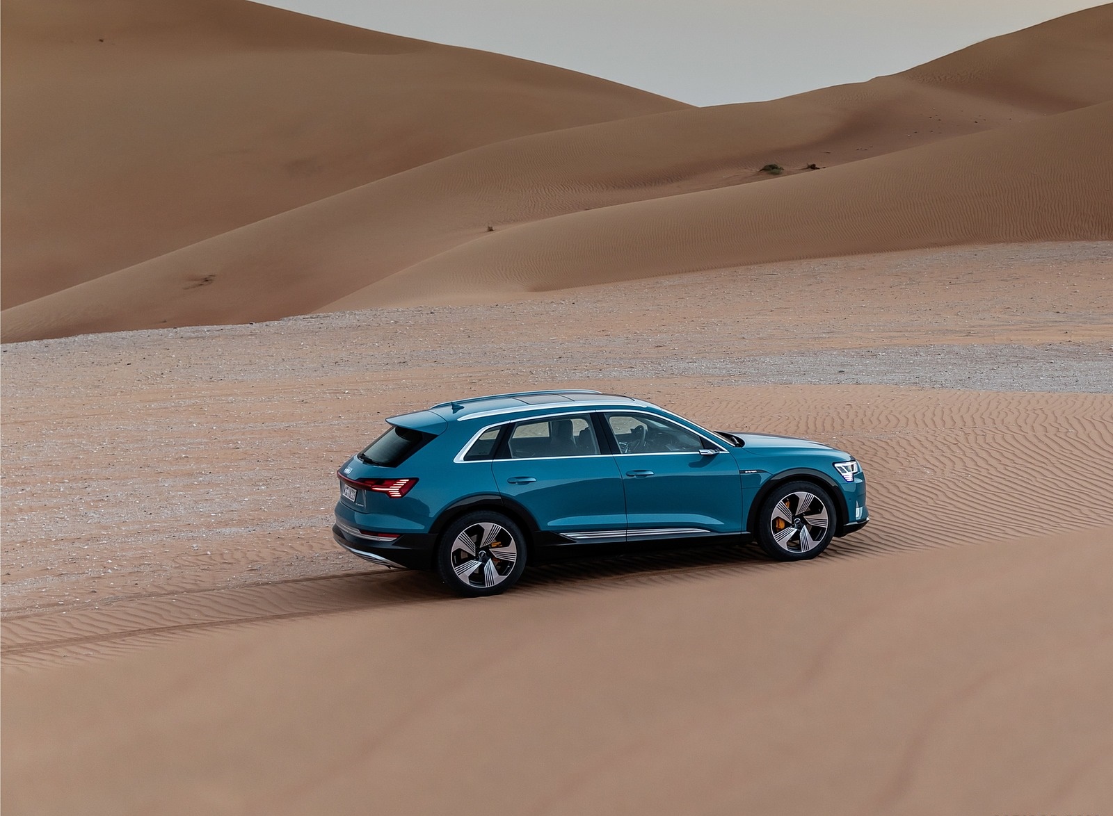 2019 Audi e-tron (Color: Antigua Blue) Side Wallpapers #95 of 234