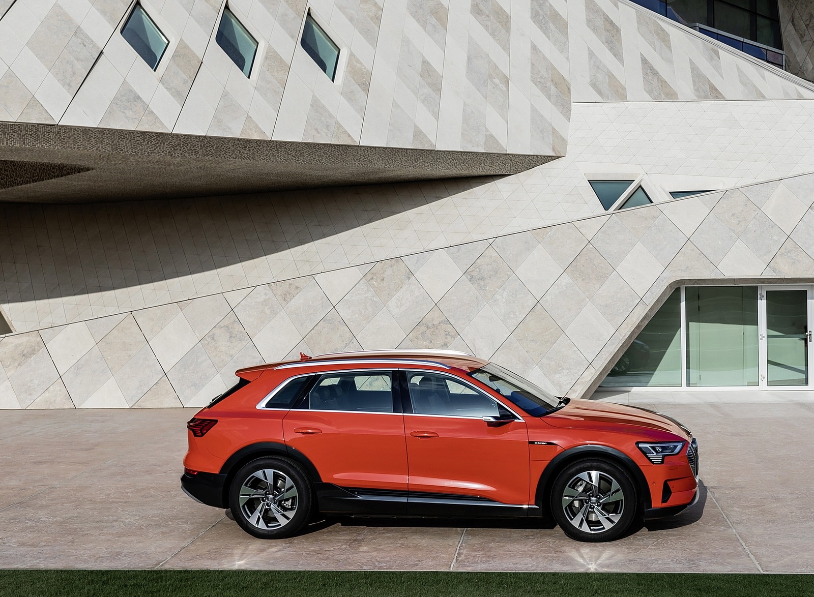 2019 Audi e-tron (Color: Catalunya Red) Side Wallpapers #45 of 234