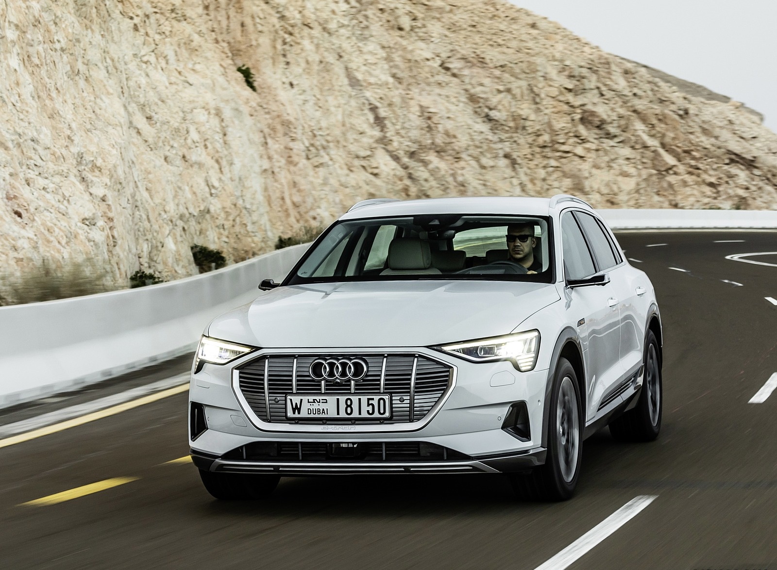 2019 Audi e-tron (Color: Glacier White) Front Three-Quarter Wallpapers #196 of 234