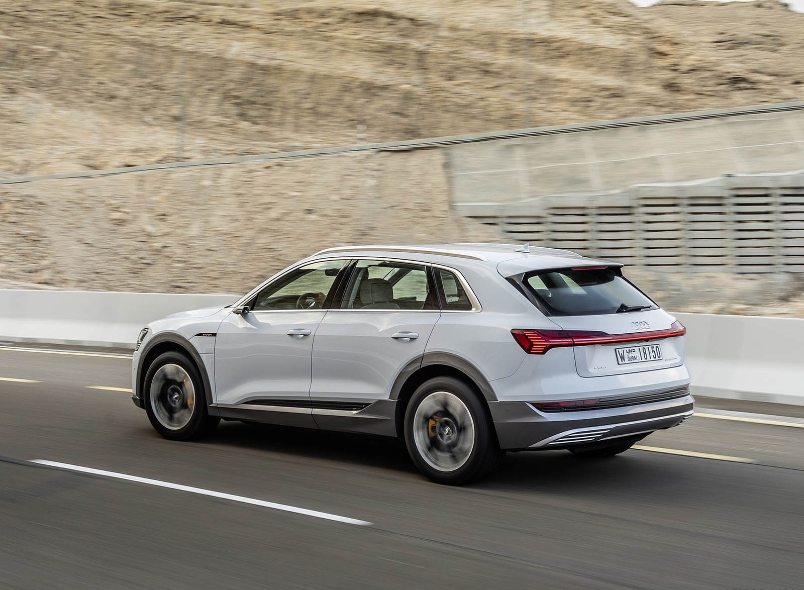 2019 Audi e-tron (Color: Glacier White) Rear Three-Quarter Wallpapers #202 of 234