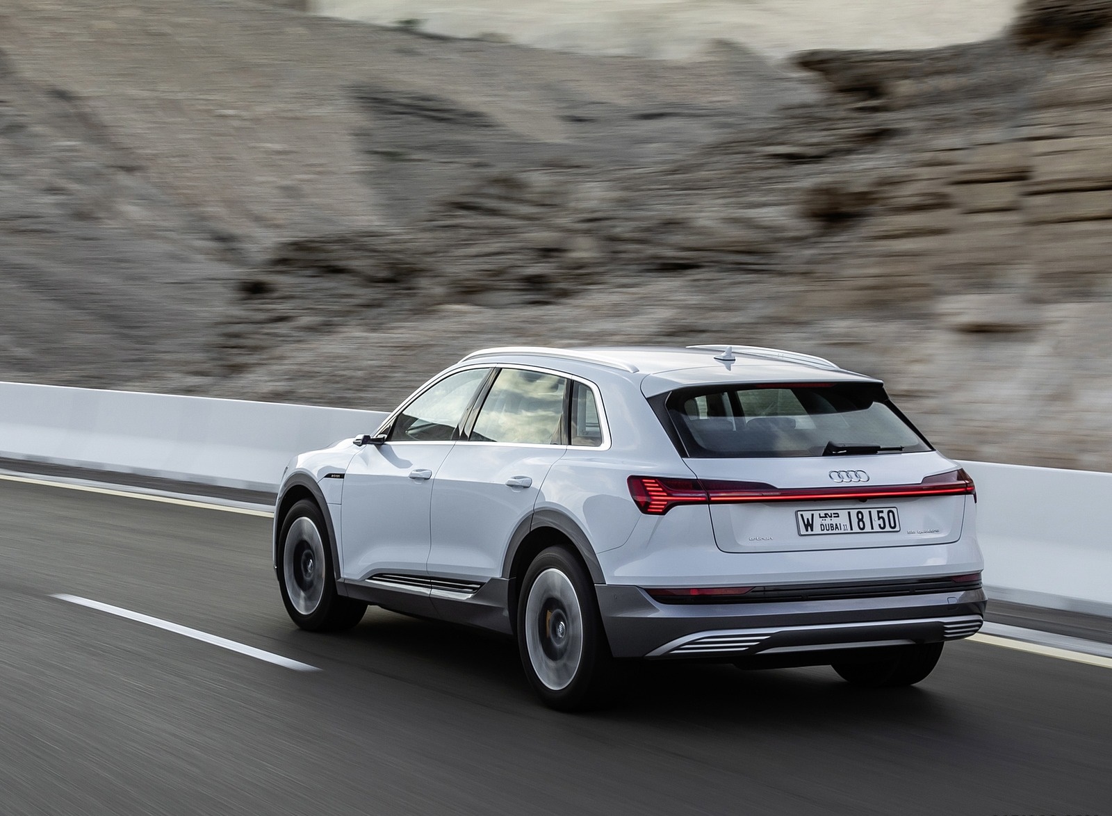 2019 Audi e-tron (Color: Glacier White) Rear Three-Quarter Wallpapers #205 of 234
