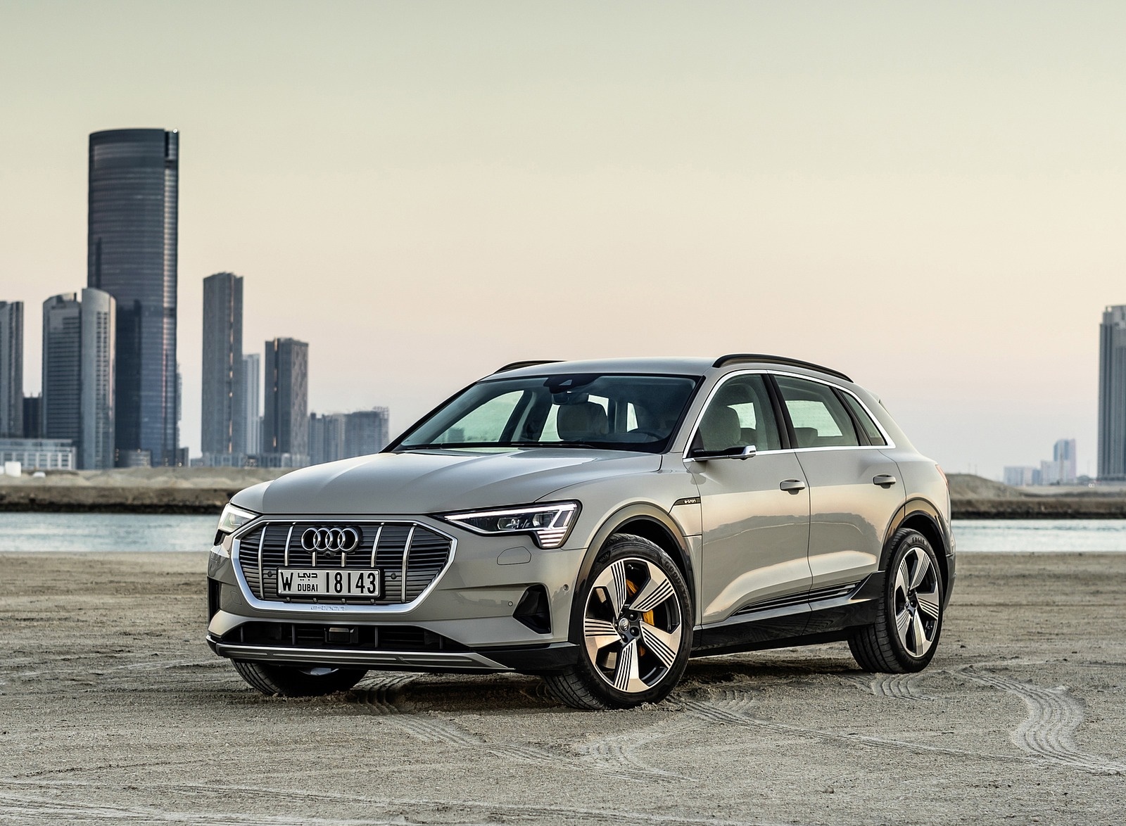 2019 Audi e-tron (Color: Siam Beige) Front Three-Quarter Wallpapers #166 of 234