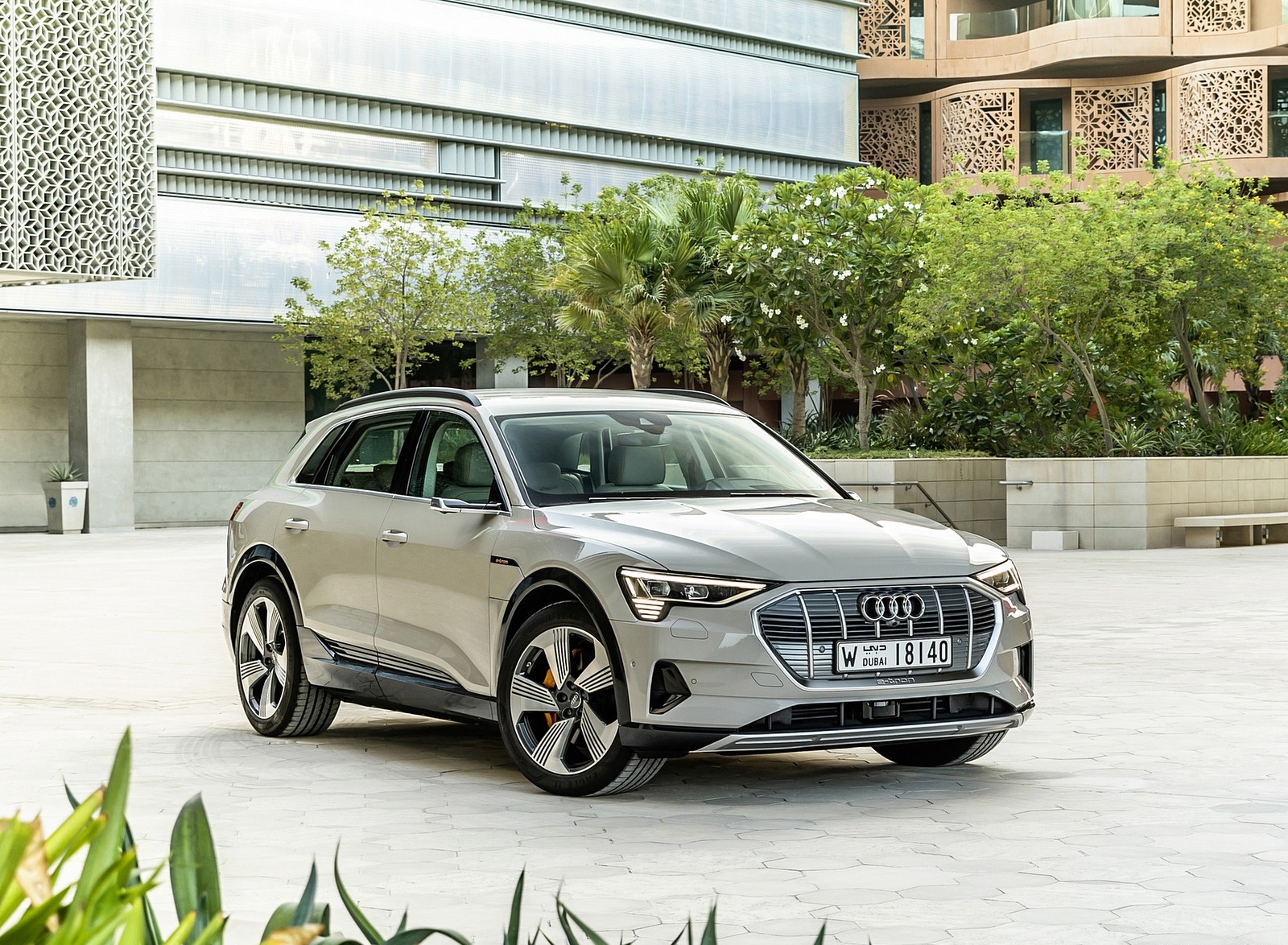 2019 Audi e-tron (Color: Siam Beige) Front Three-Quarter Wallpapers #176 of 234