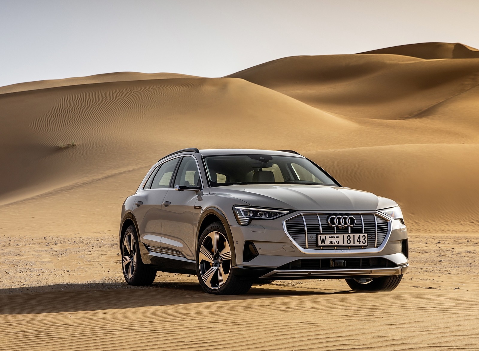 2019 Audi e-tron (Color: Siam Beige) Front Three-Quarter Wallpapers #158 of 234