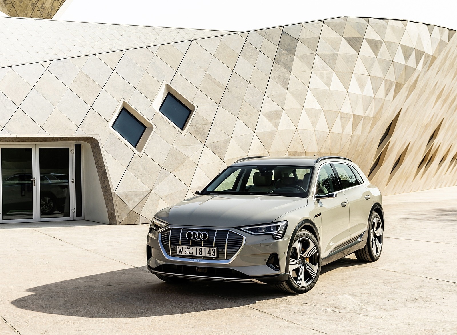 2019 Audi e-tron (Color: Siam Beige) Front Wallpapers #180 of 234