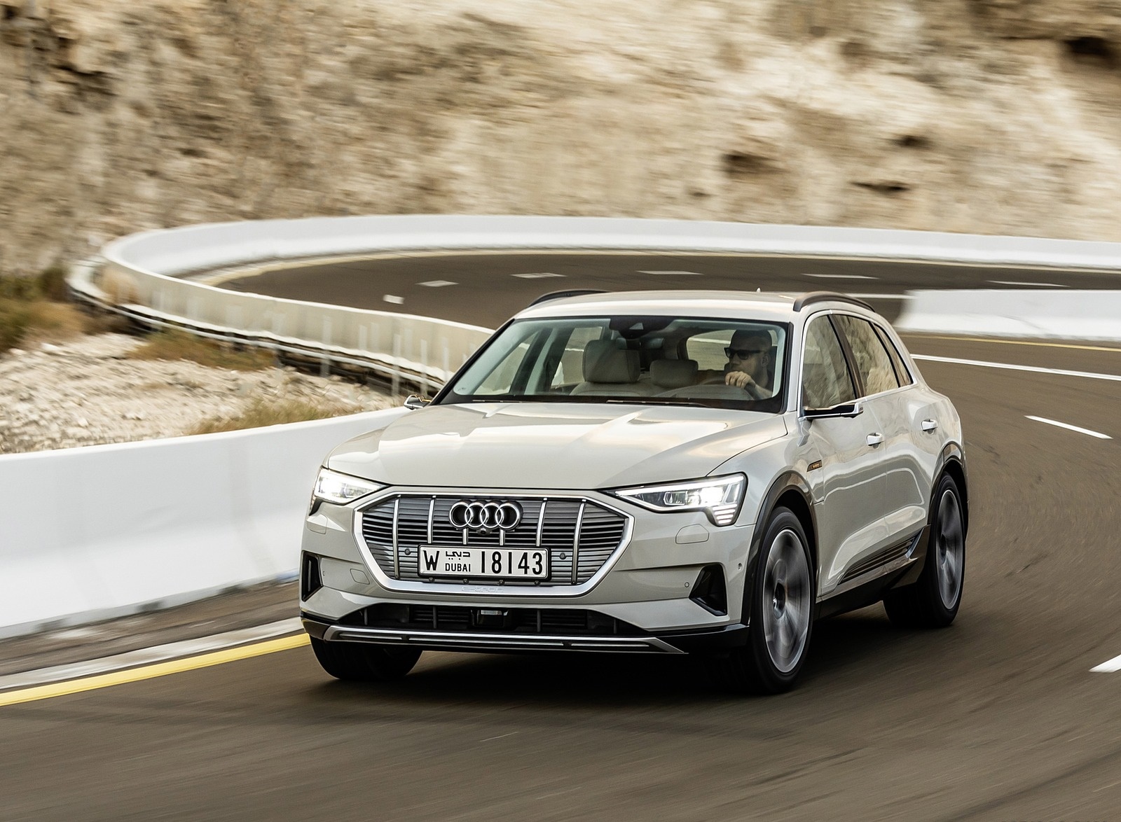 2019 Audi e-tron (Color: Siam Beige) Front Wallpapers #143 of 234