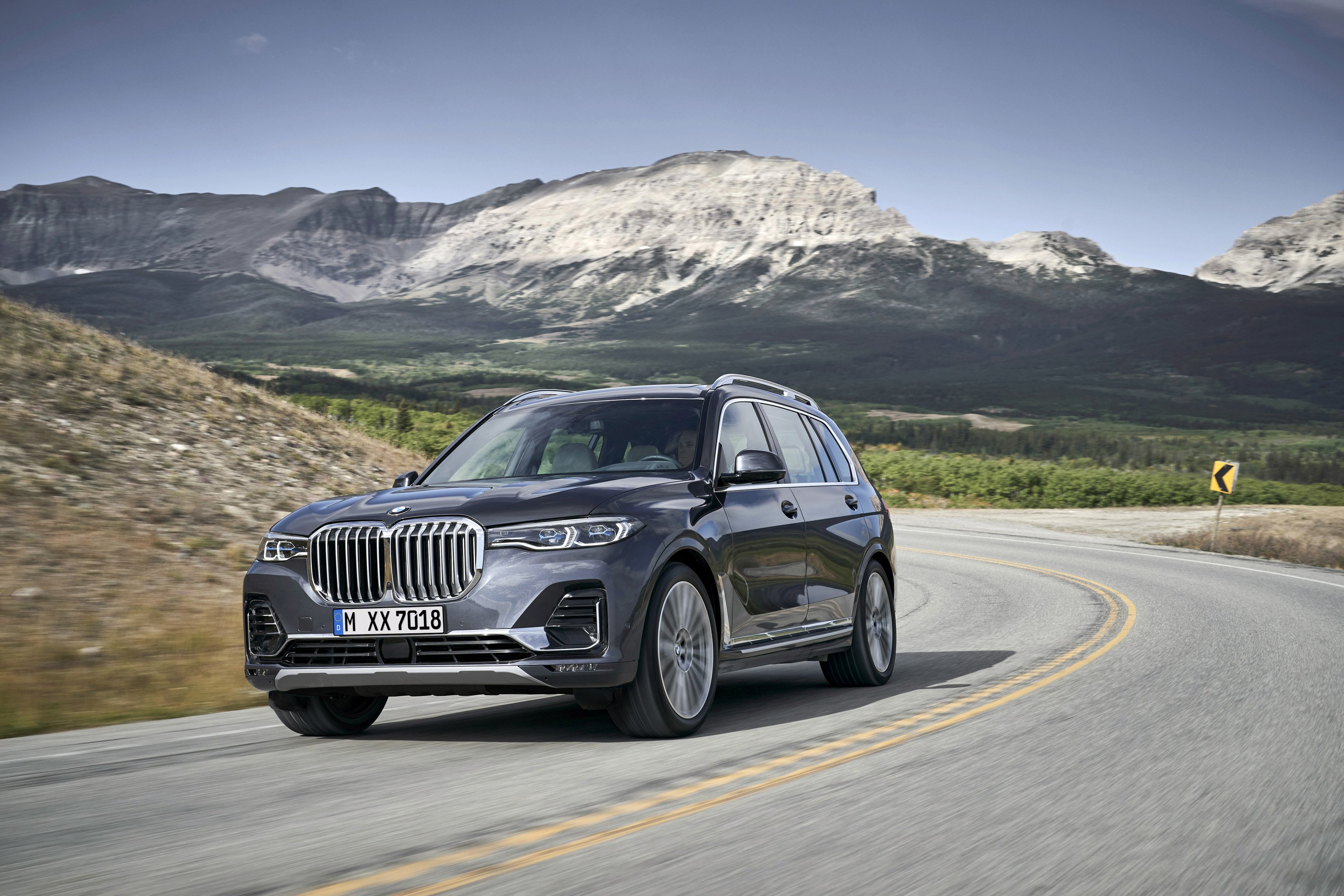 2019 BMW X7 (Color: Arctic Grey) Front Three-Quarter Wallpapers (9)