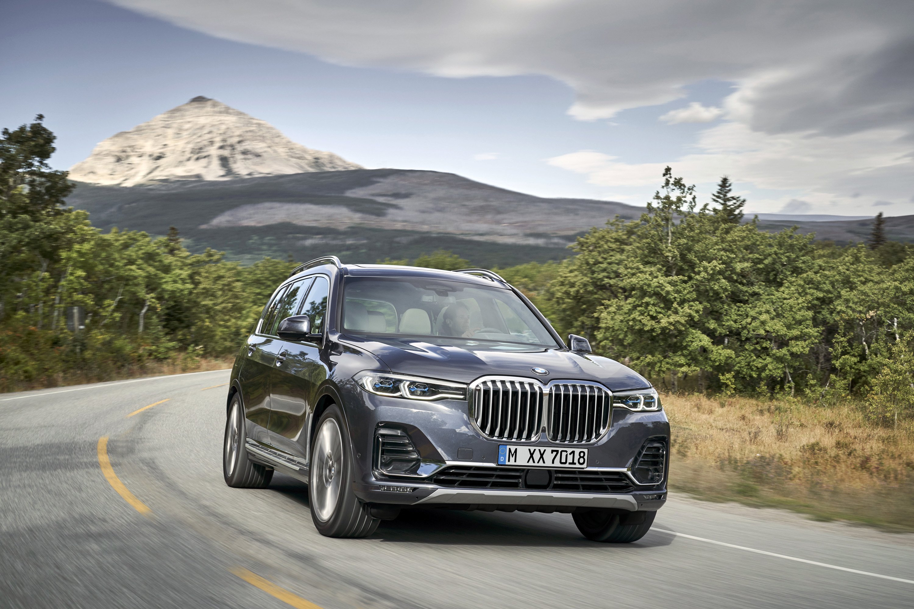 2019 BMW X7 (Color: Arctic Grey) Front Three-Quarter Wallpapers #10 of 68