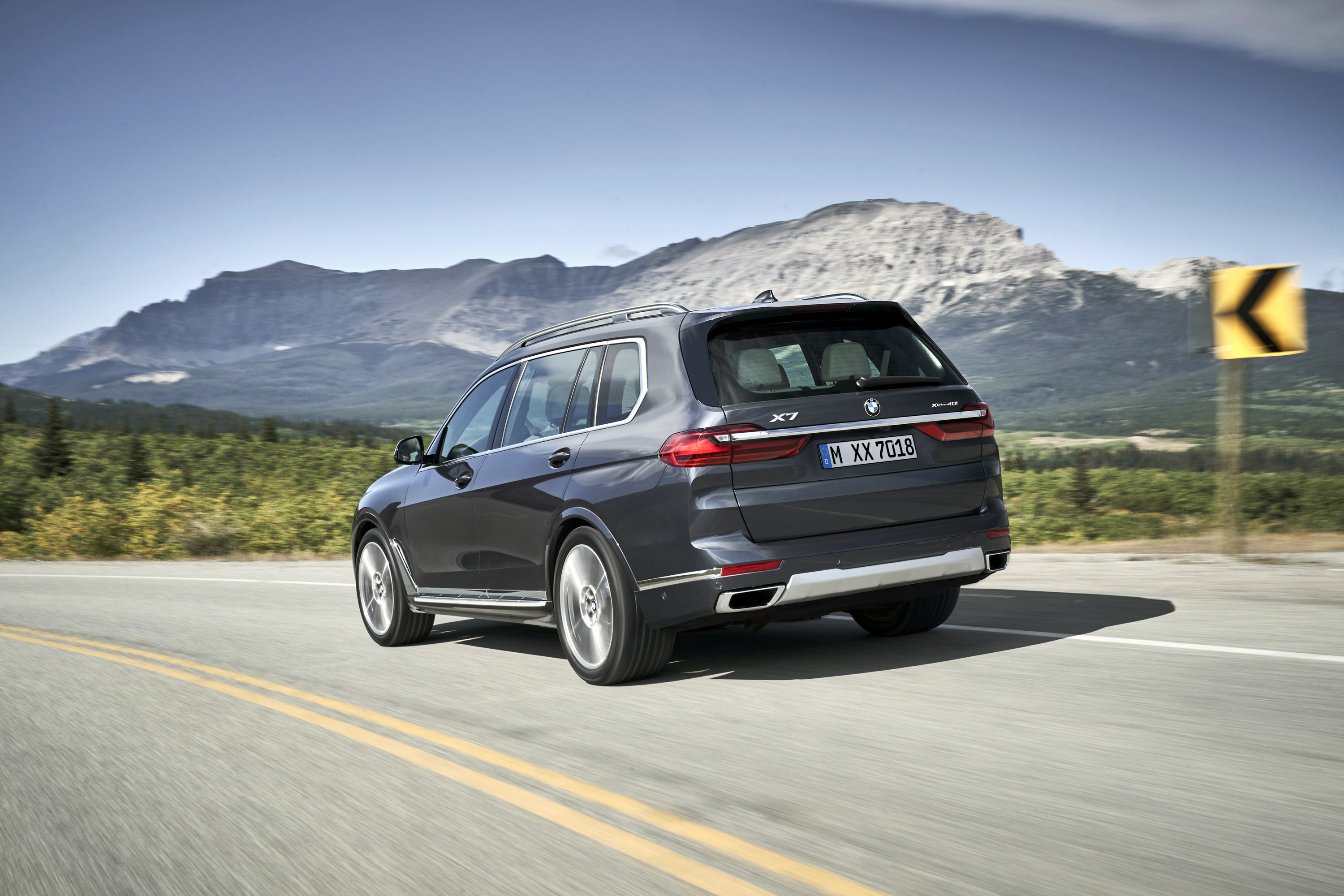 2019 BMW X7 (Color: Arctic Grey) Rear Three-Quarter Wallpapers #4 of 68