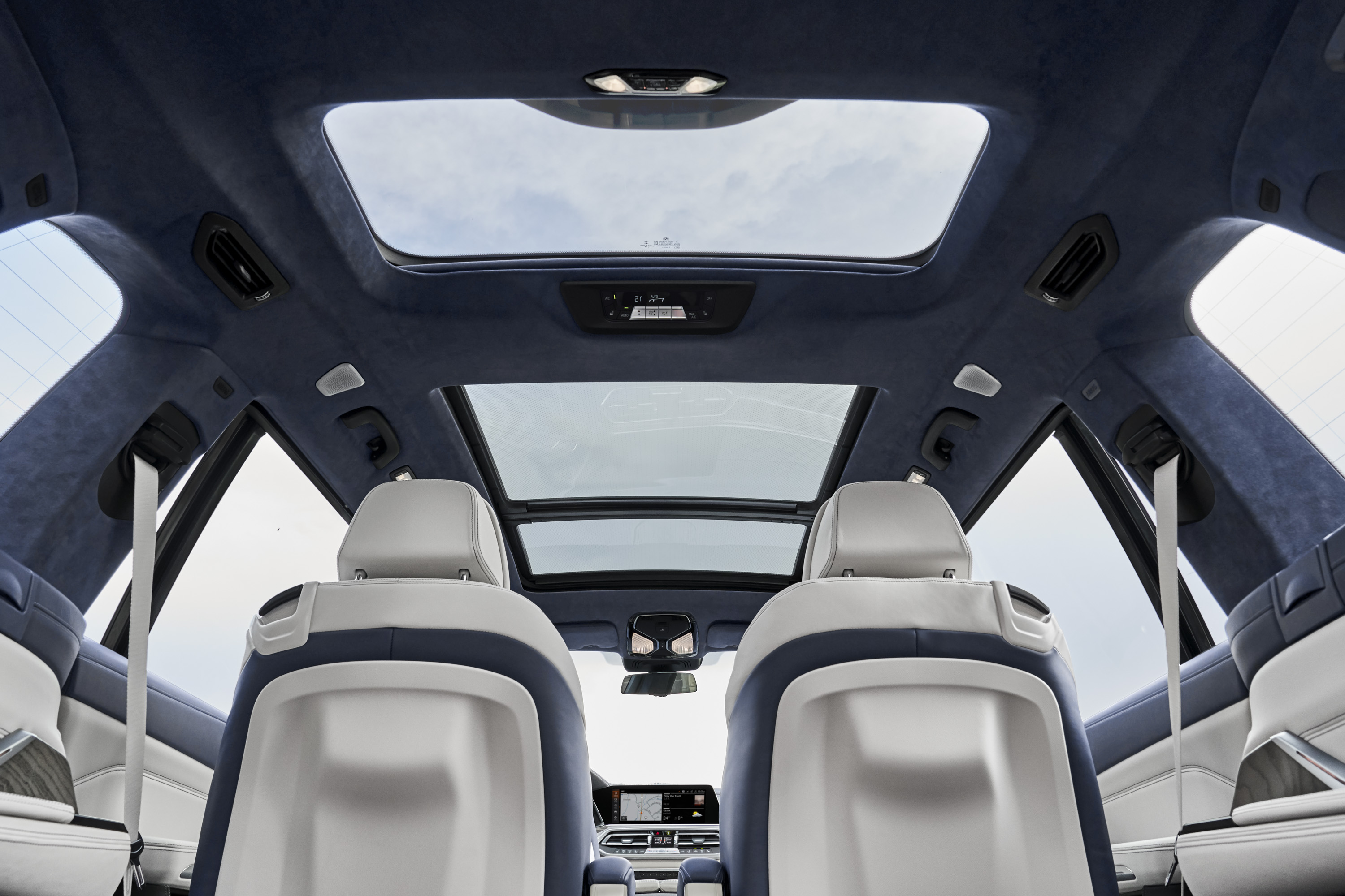 2019 BMW X7 Panoramic Roof Wallpapers #56 of 68