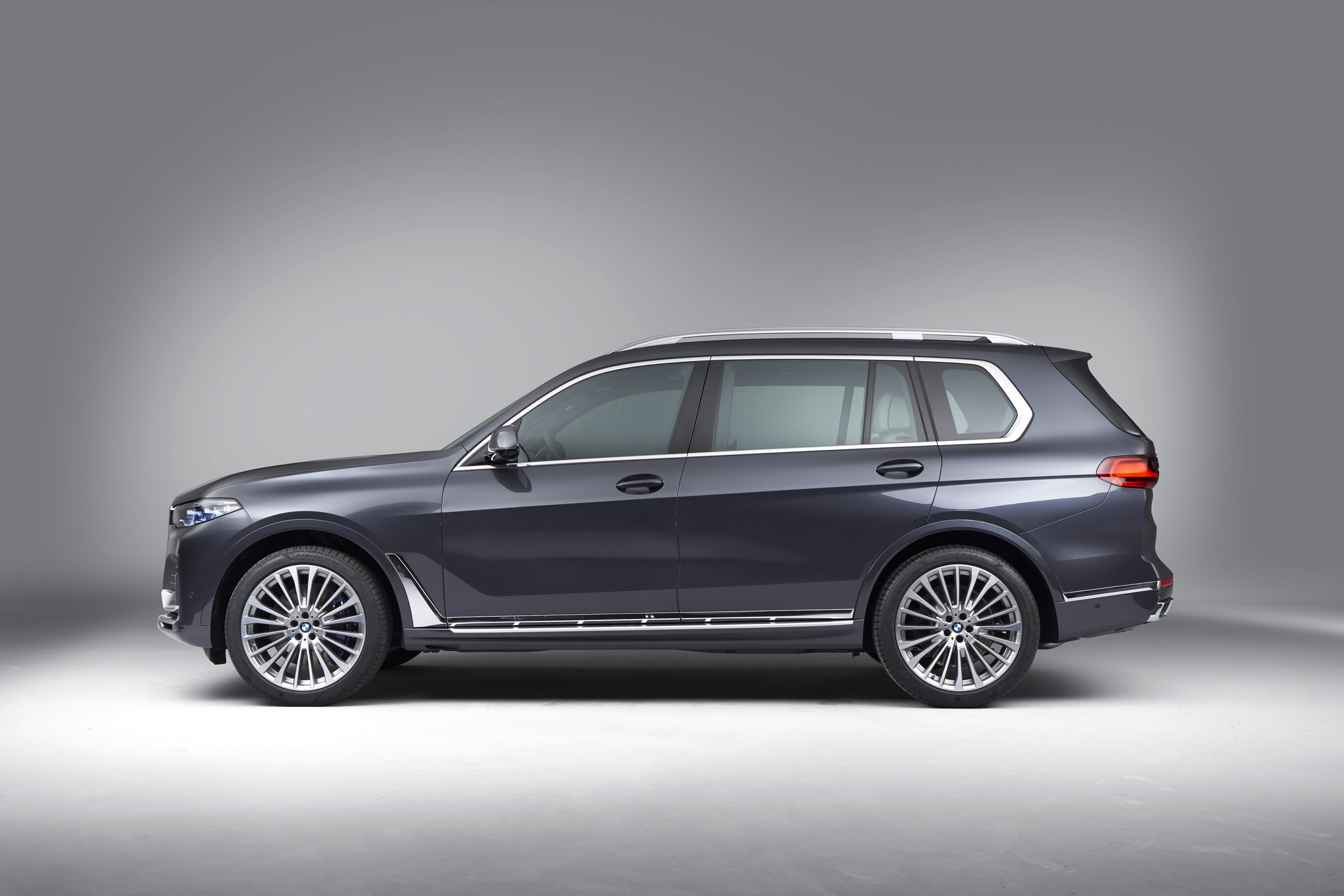 2019 BMW X7 Side Wallpapers #33 of 68