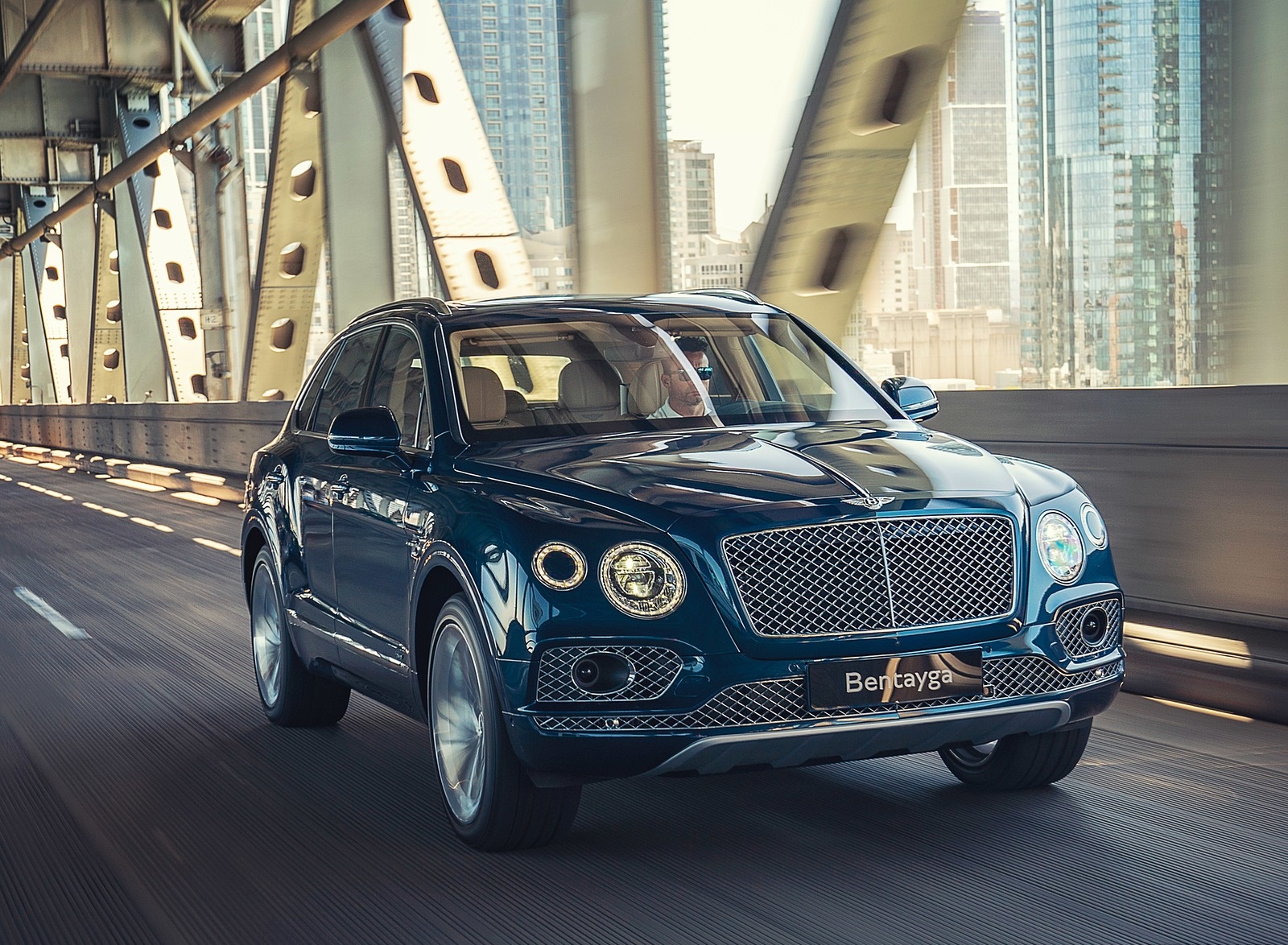 2019 Bentley Bentayga Plug-in Hybrid Front Three-Quarter Wallpapers (2)