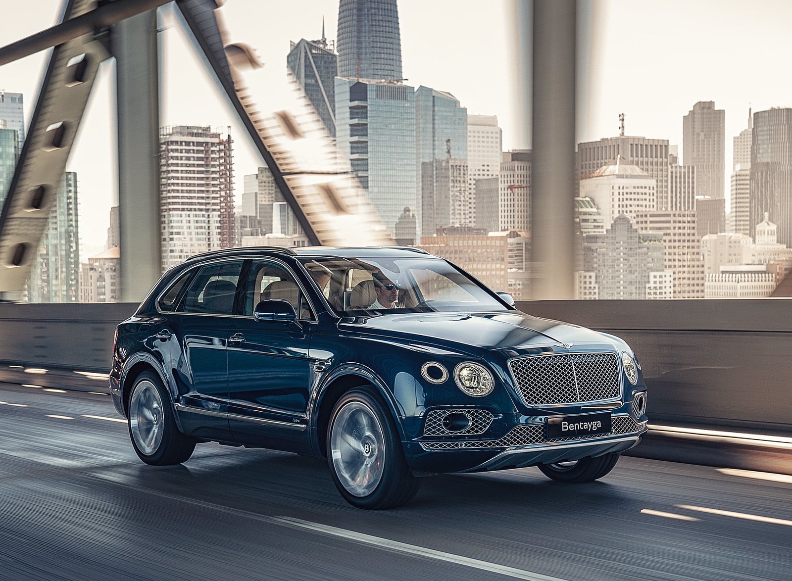 2019 Bentley Bentayga Plug-in Hybrid Front Three-Quarter Wallpapers #3 of 54