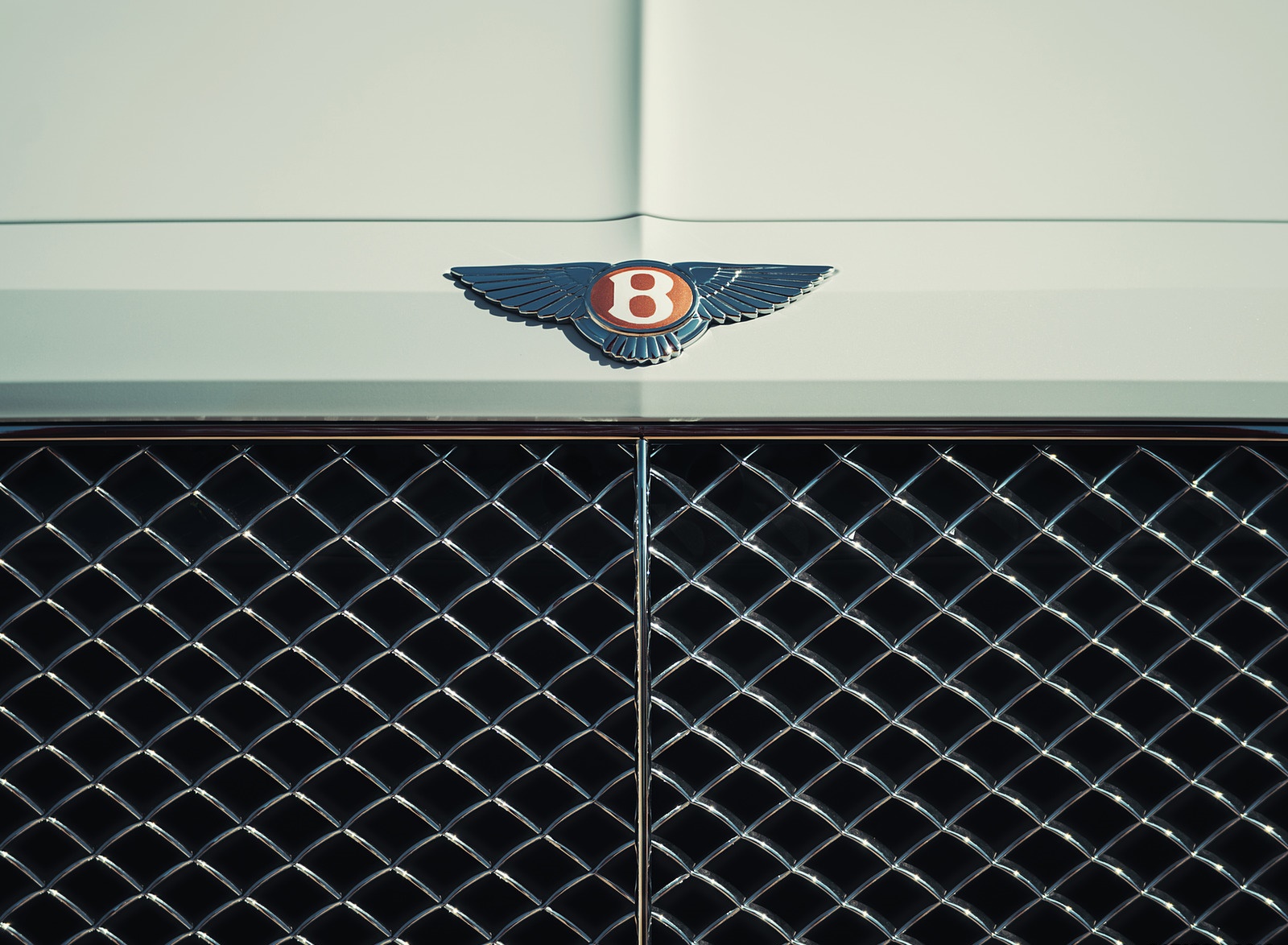 2019 Bentley Bentayga Plug-in Hybrid Grill Wallpapers #43 of 54