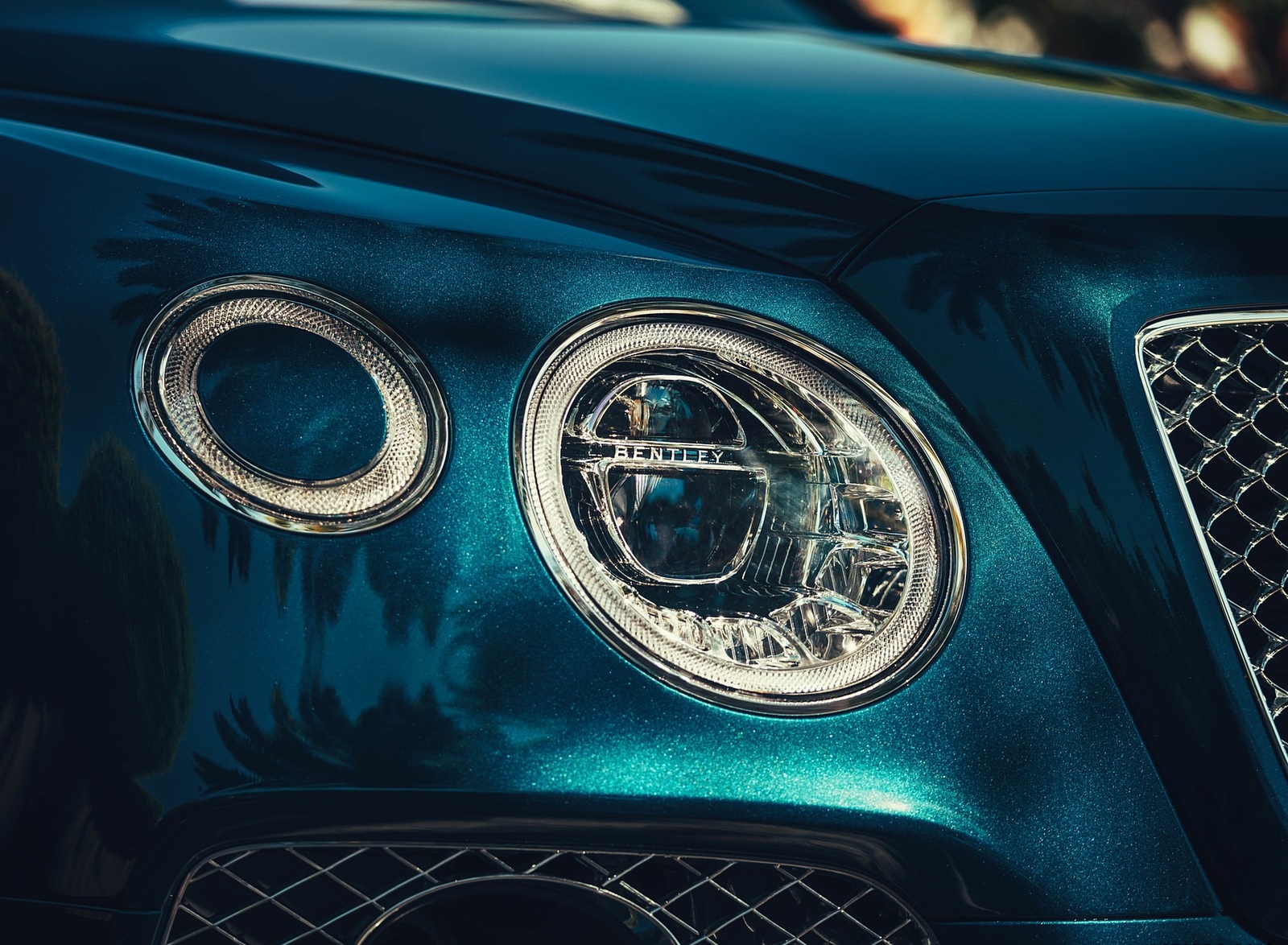 2019 Bentley Bentayga Plug-in Hybrid Headlight Wallpapers #17 of 54