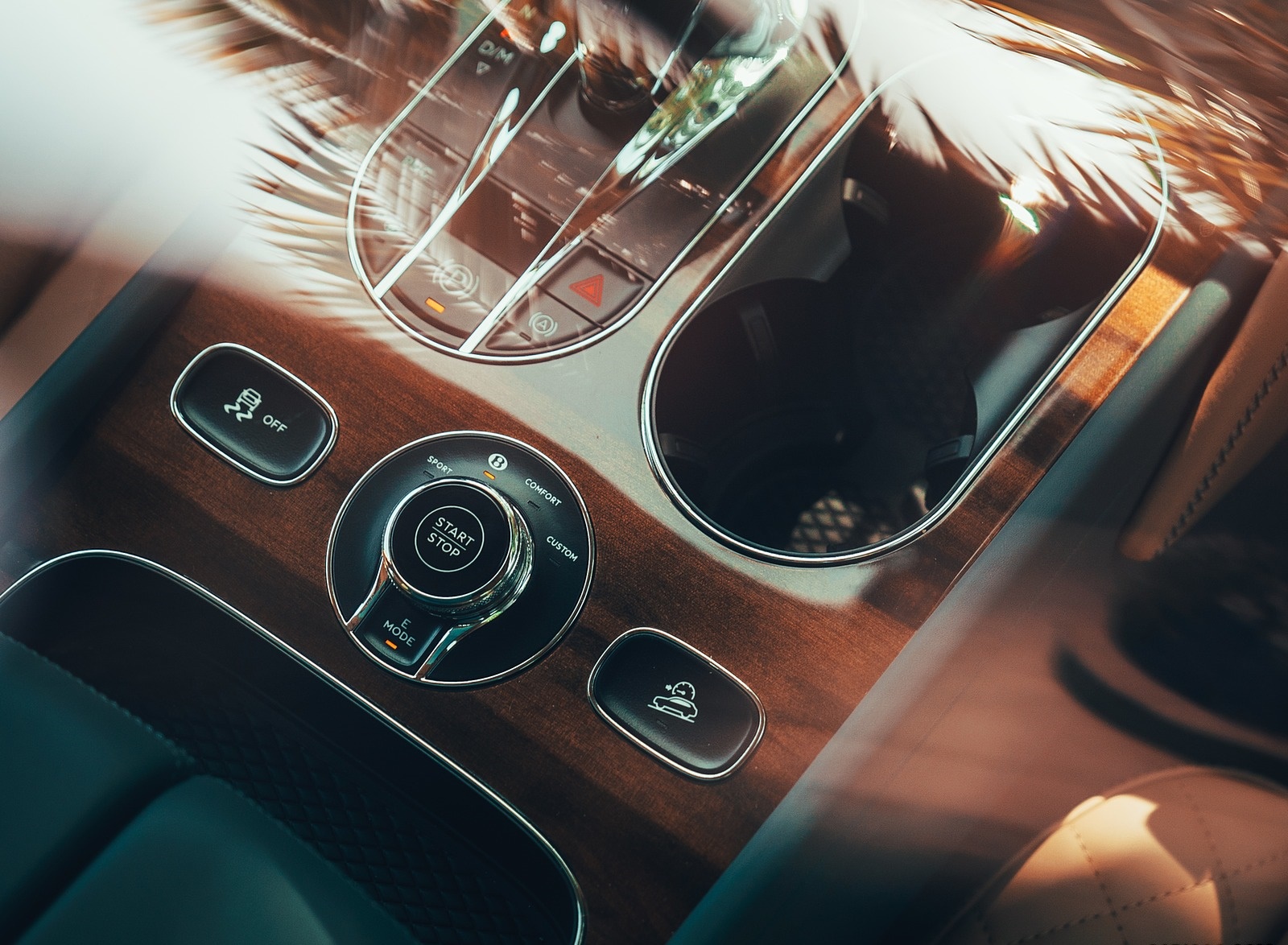 2019 Bentley Bentayga Plug-in Hybrid Interior Detail Wallpapers #22 of 54