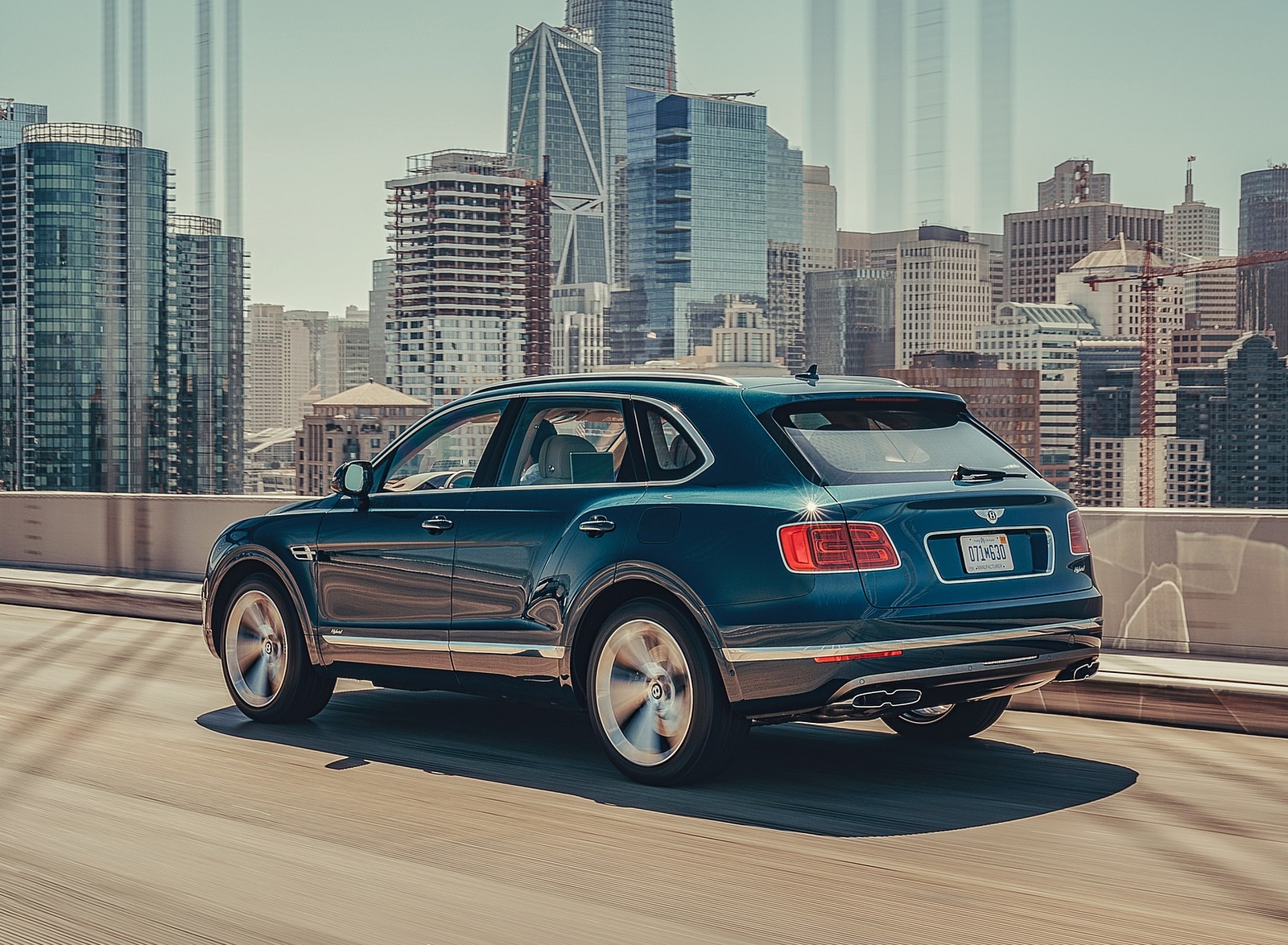 2019 Bentley Bentayga Plug-in Hybrid Rear Three-Quarter Wallpapers #4 of 54