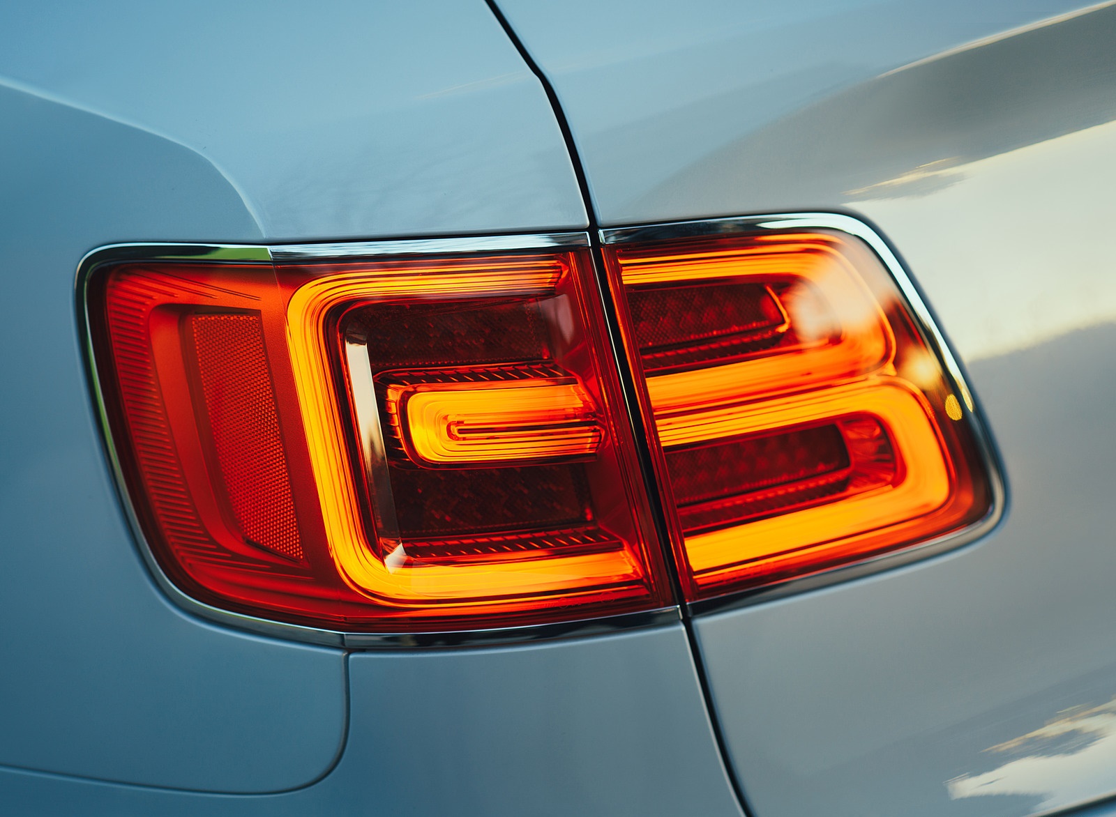 2019 Bentley Bentayga Plug-in Hybrid Tail Light Wallpapers #45 of 54